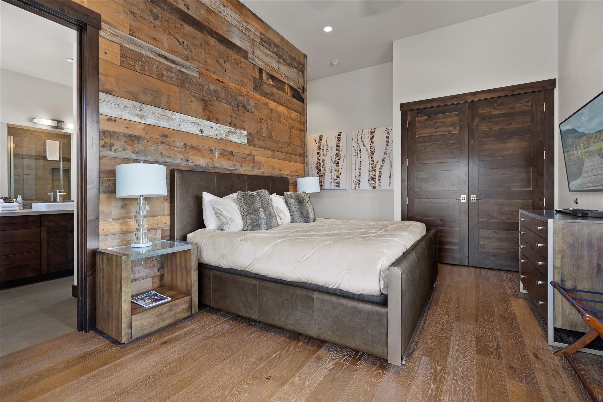 214 E 2nd Street 301 Property Photo 22