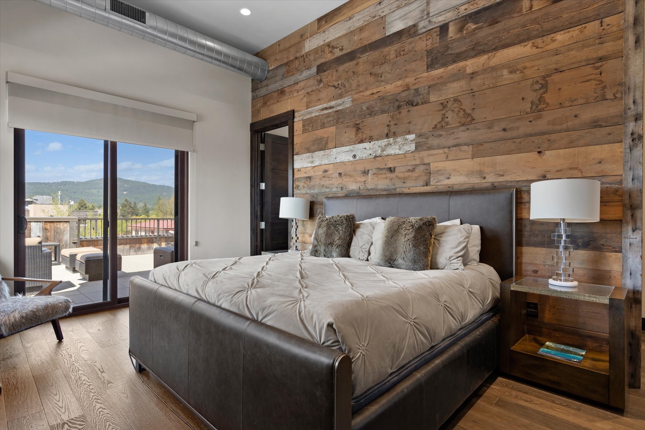 214 E 2nd Street 301 Property Photo 23