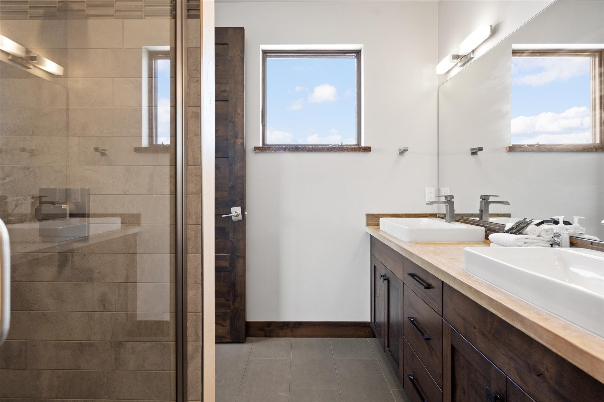 214 E 2nd Street 301 Property Photo 25