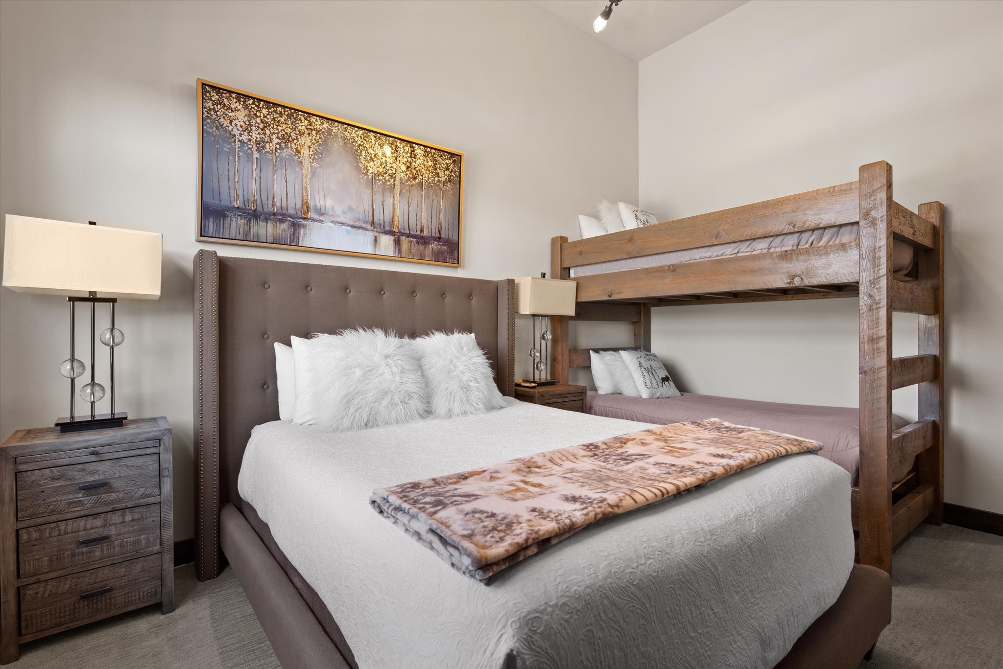 214 E 2nd Street 301 Property Photo 28