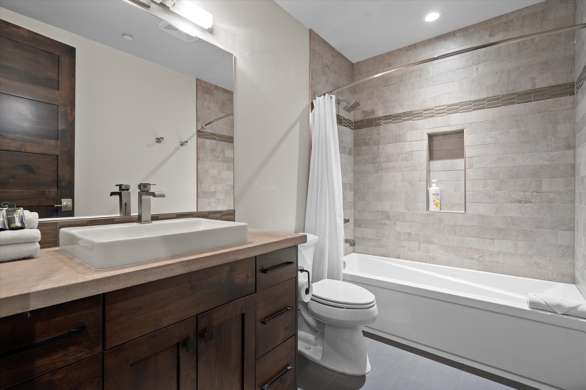 214 E 2nd Street 301 Property Photo 31