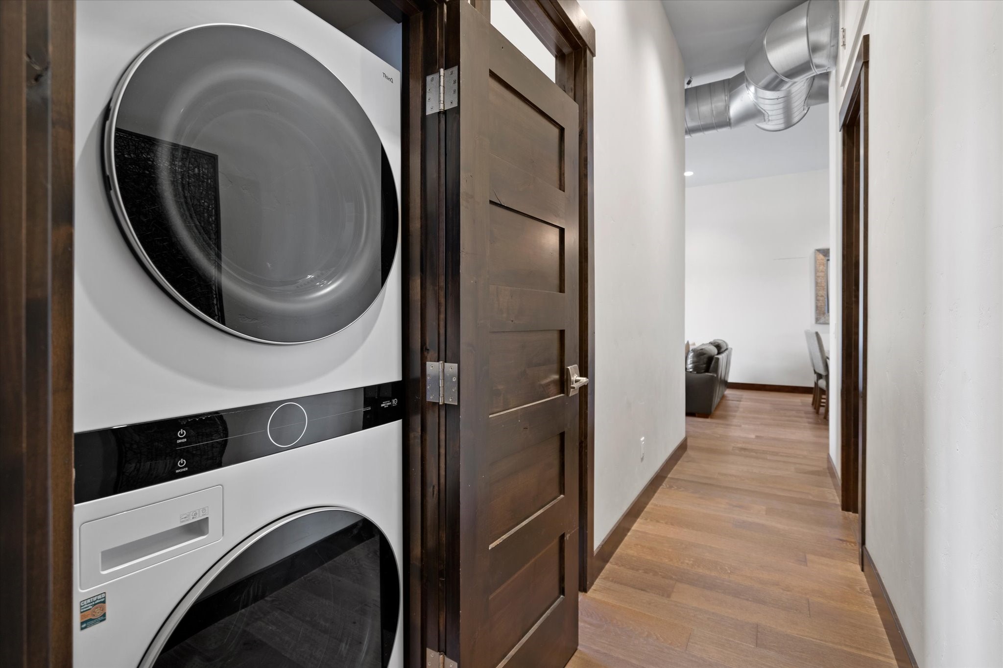 214 E 2nd Street 301 Property Photo 32