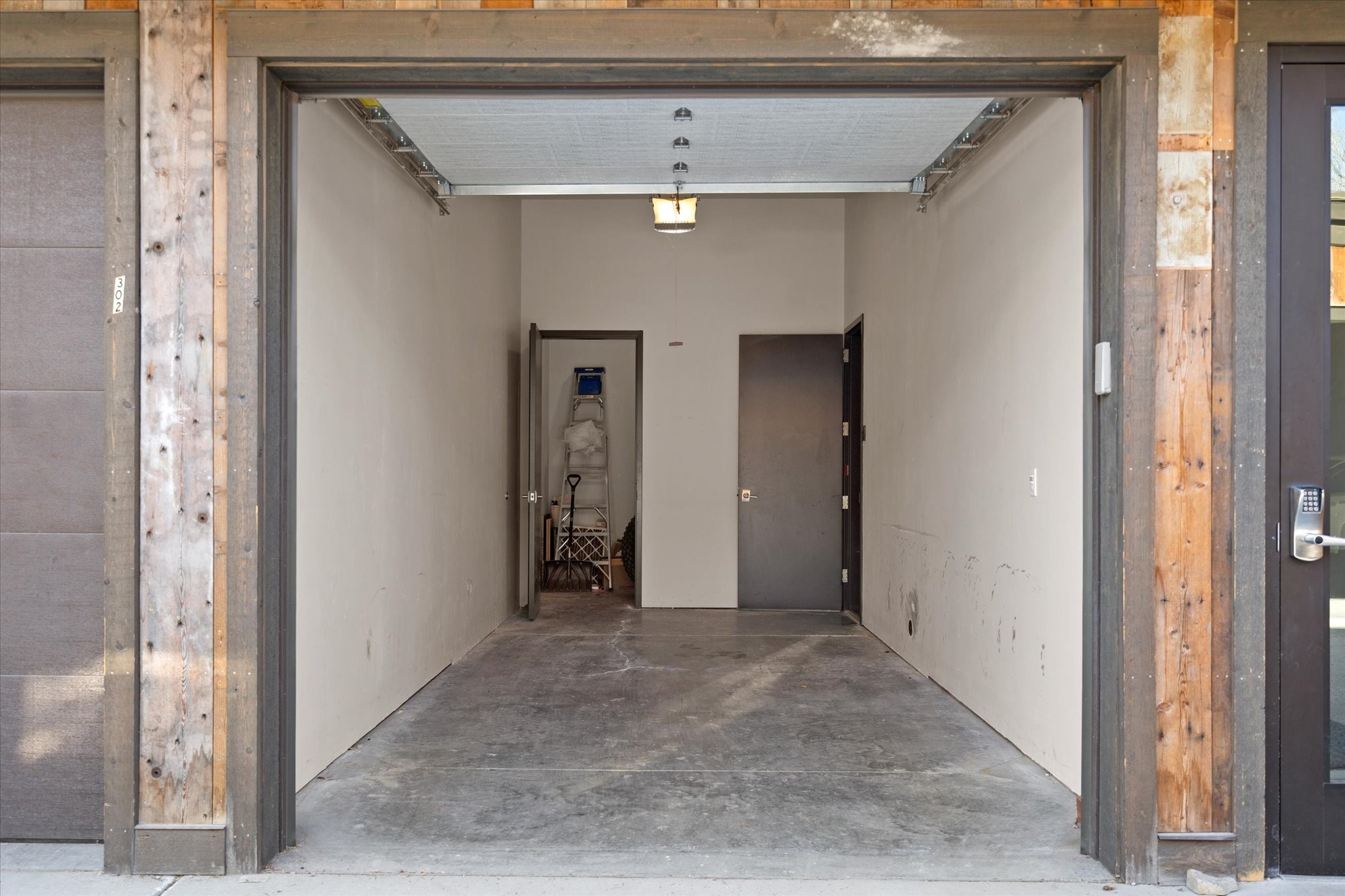 214 E 2nd Street 301 Property Photo 36