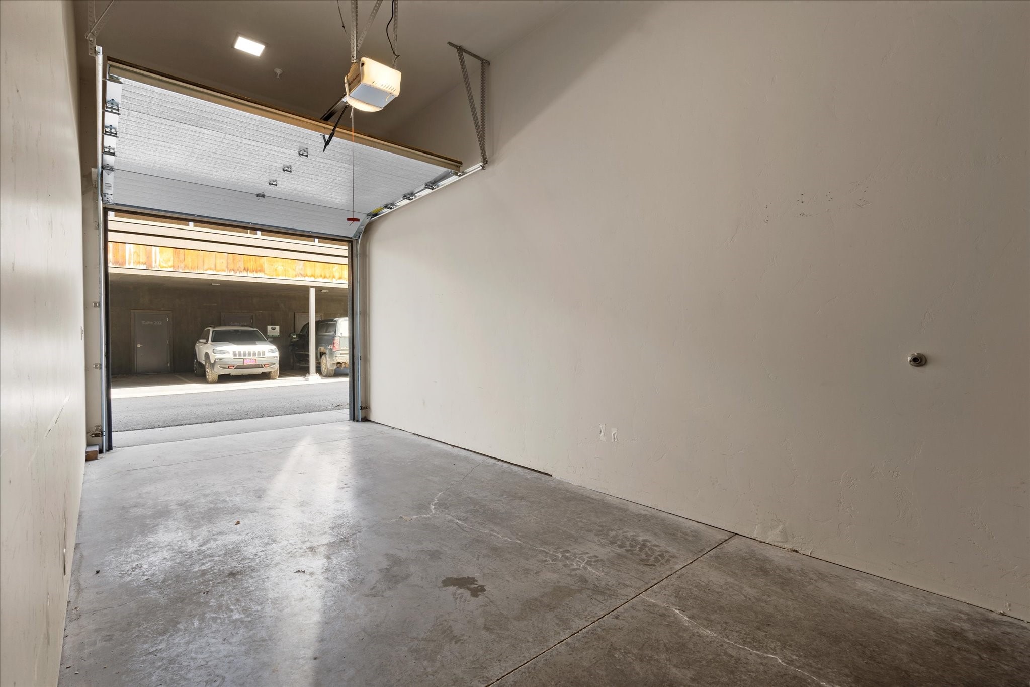 214 E 2nd Street 301 Property Photo 37