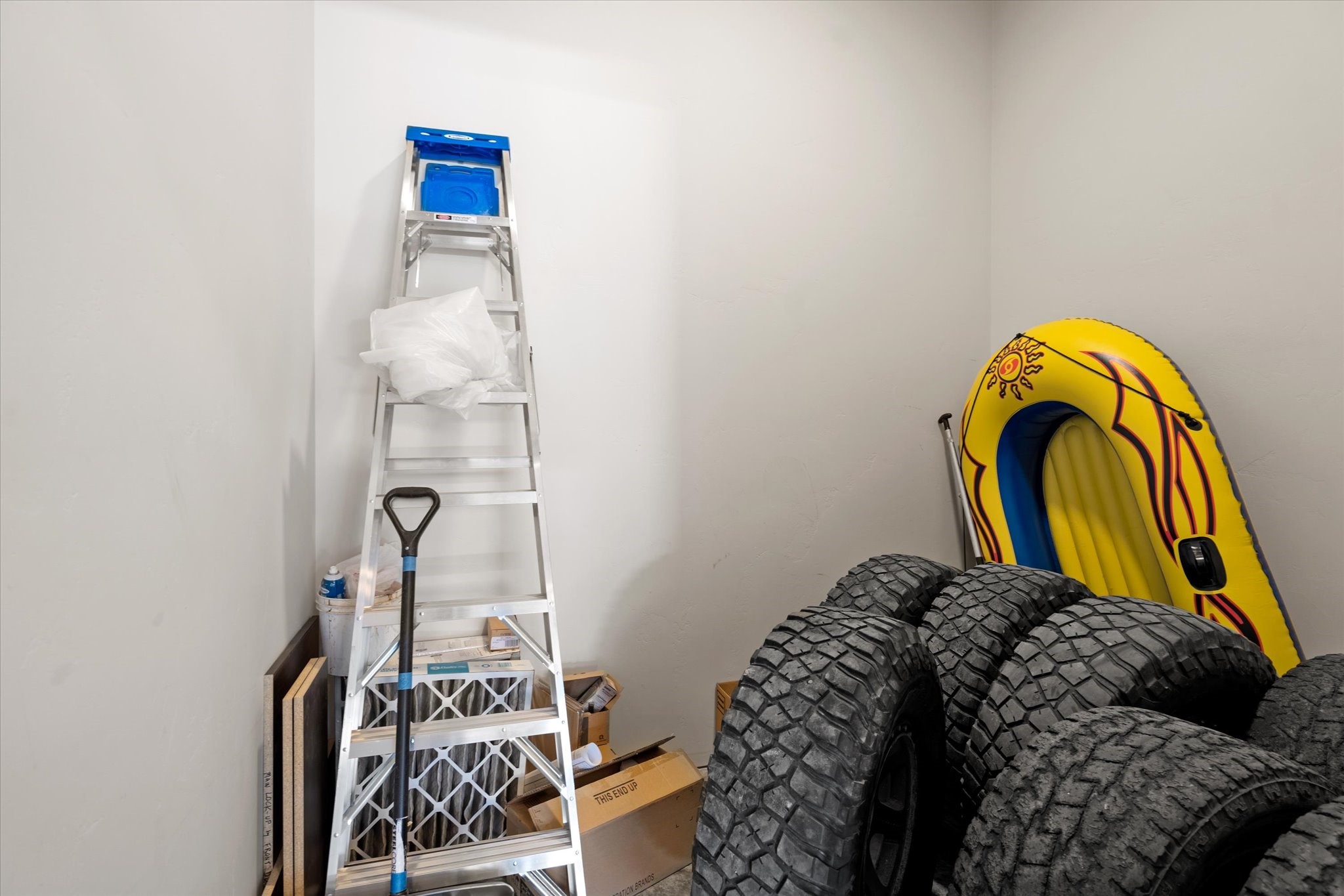 214 E 2nd Street 301 Property Photo 39