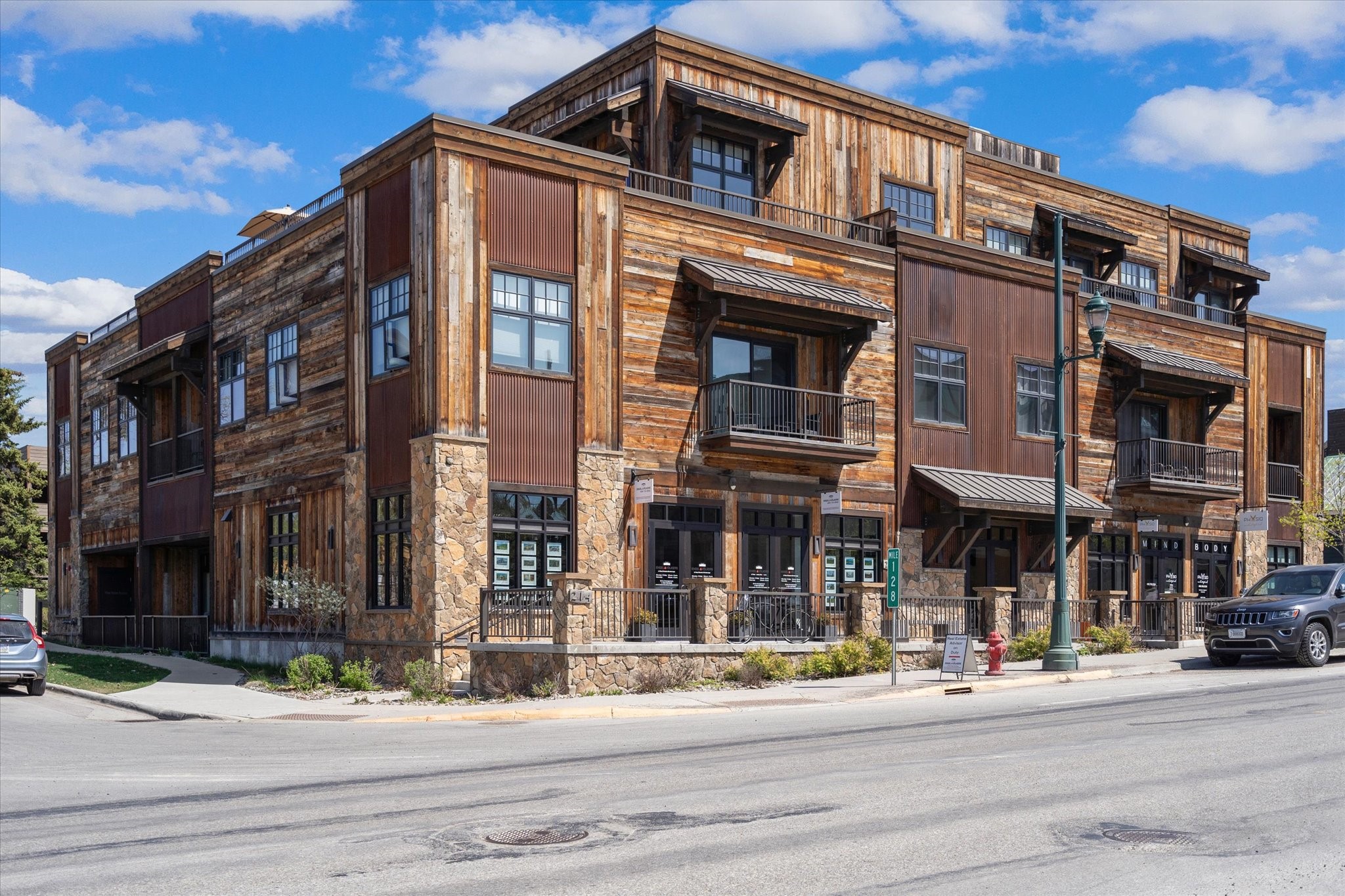 214 E 2nd Street 301 Property Photo 46