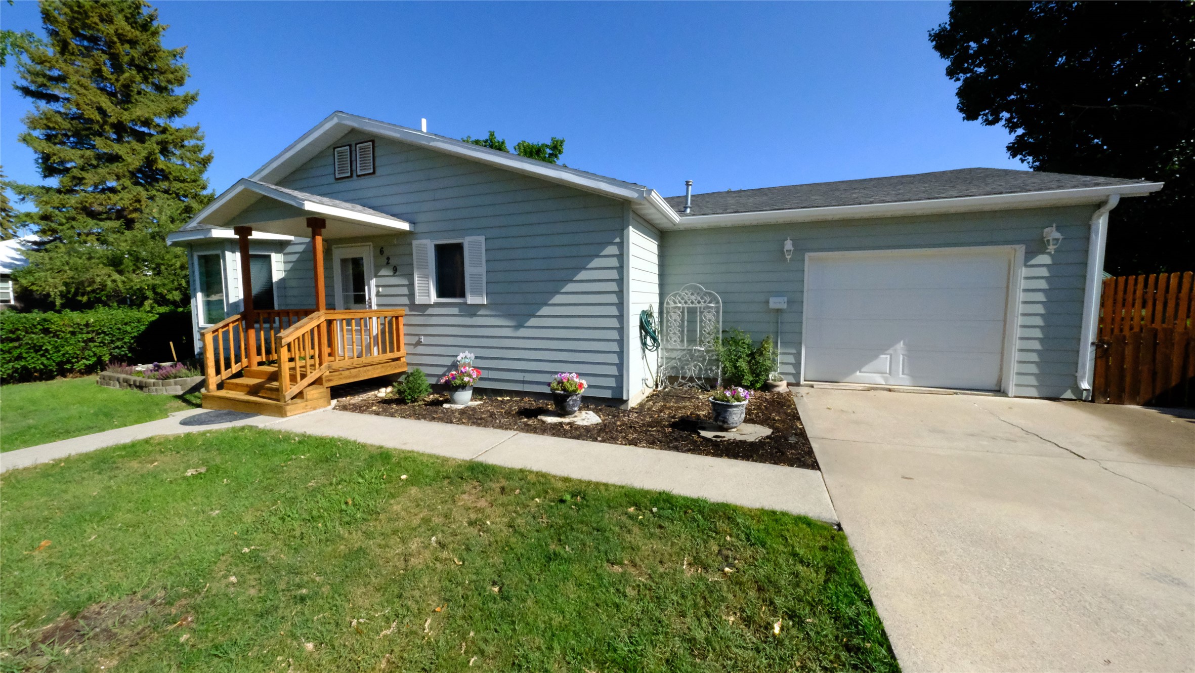 629 2nd Avenue S Property Photo 2