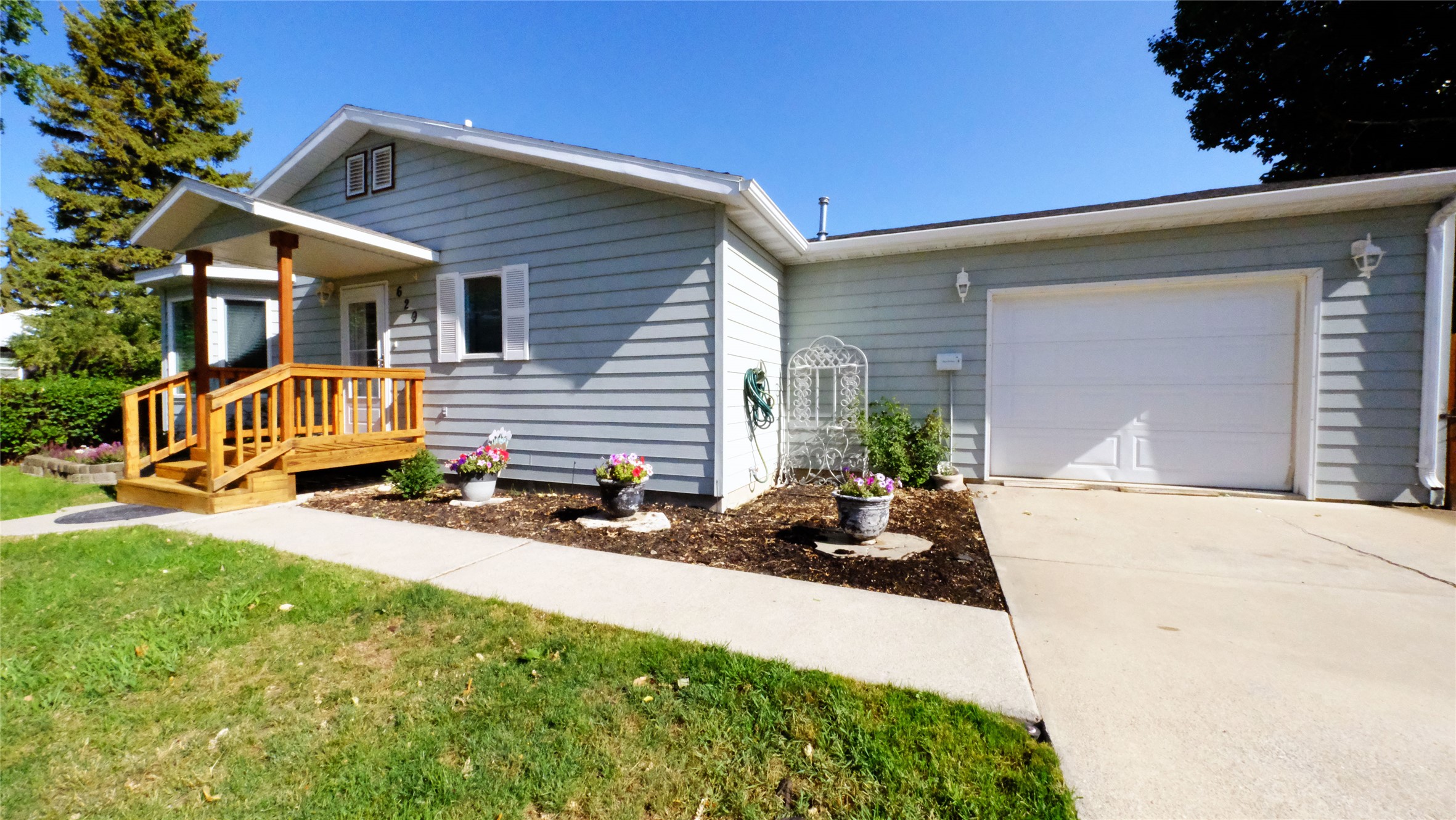 629 2nd Avenue S Property Photo 3