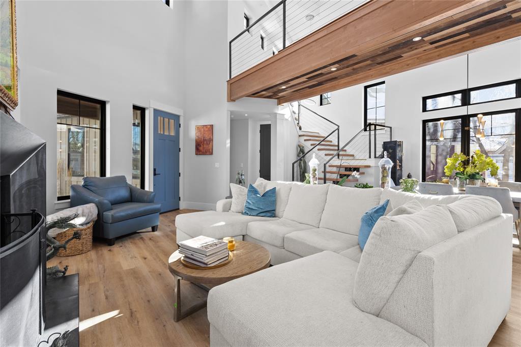 5082 Portage Way Property Photo 3