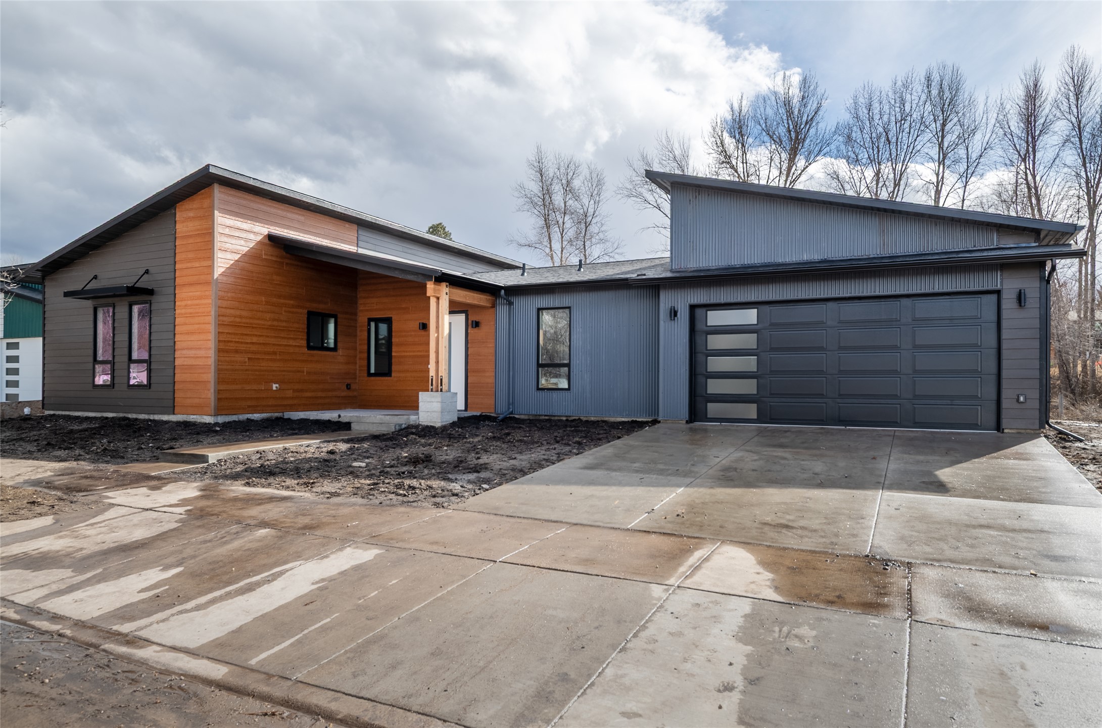 5567 Golf Drive Property Photo 1