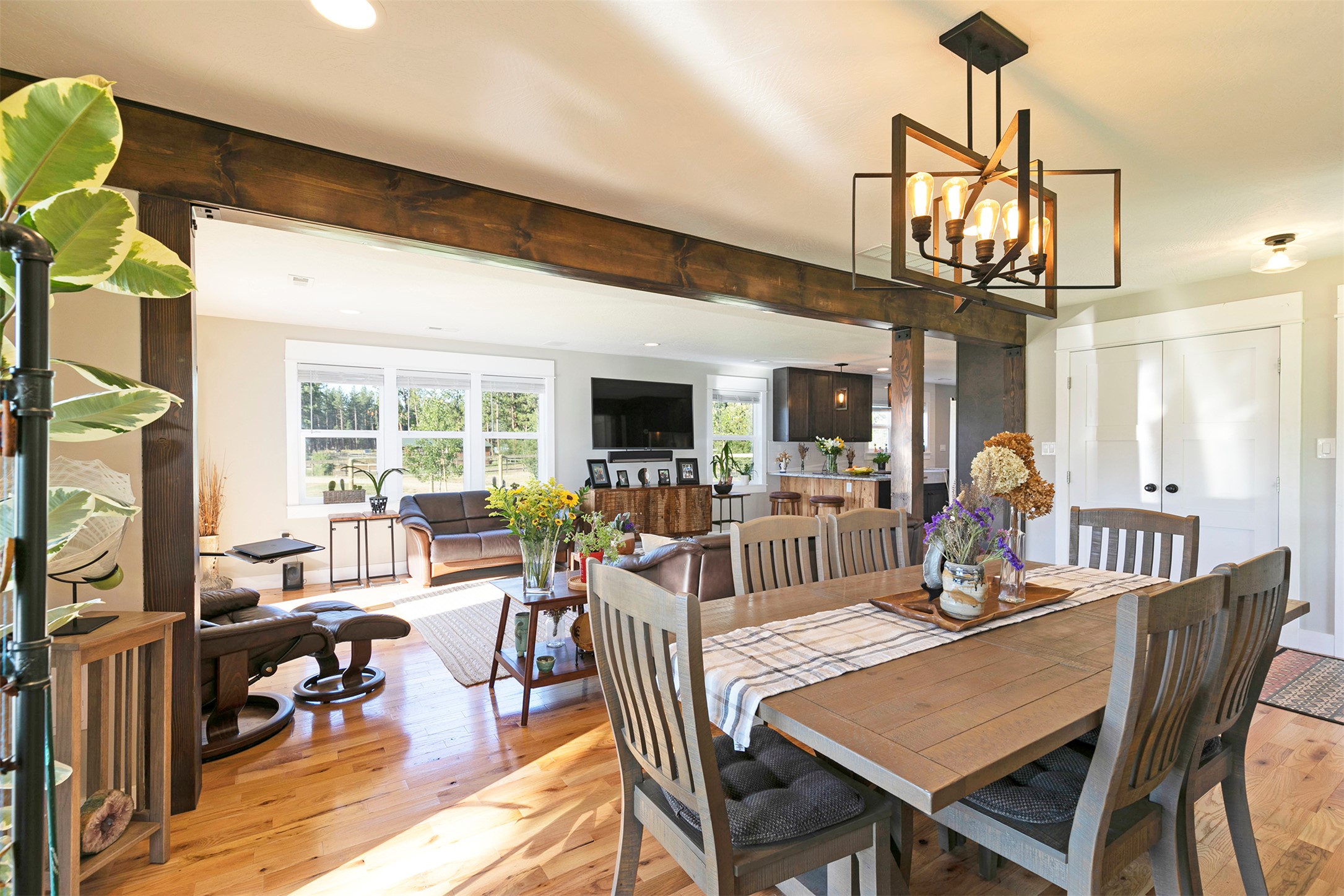 4354 Carolin Lane Property Photo 8