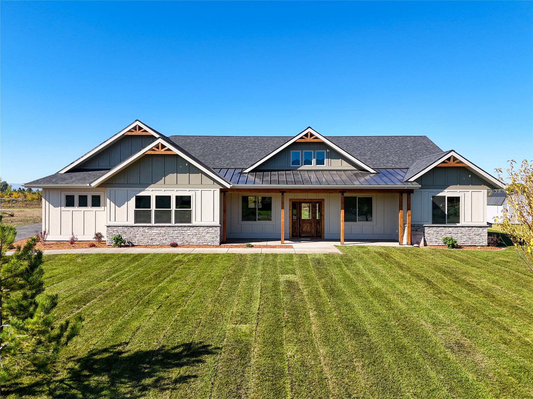 375 Jefferson Street Property Photo 3