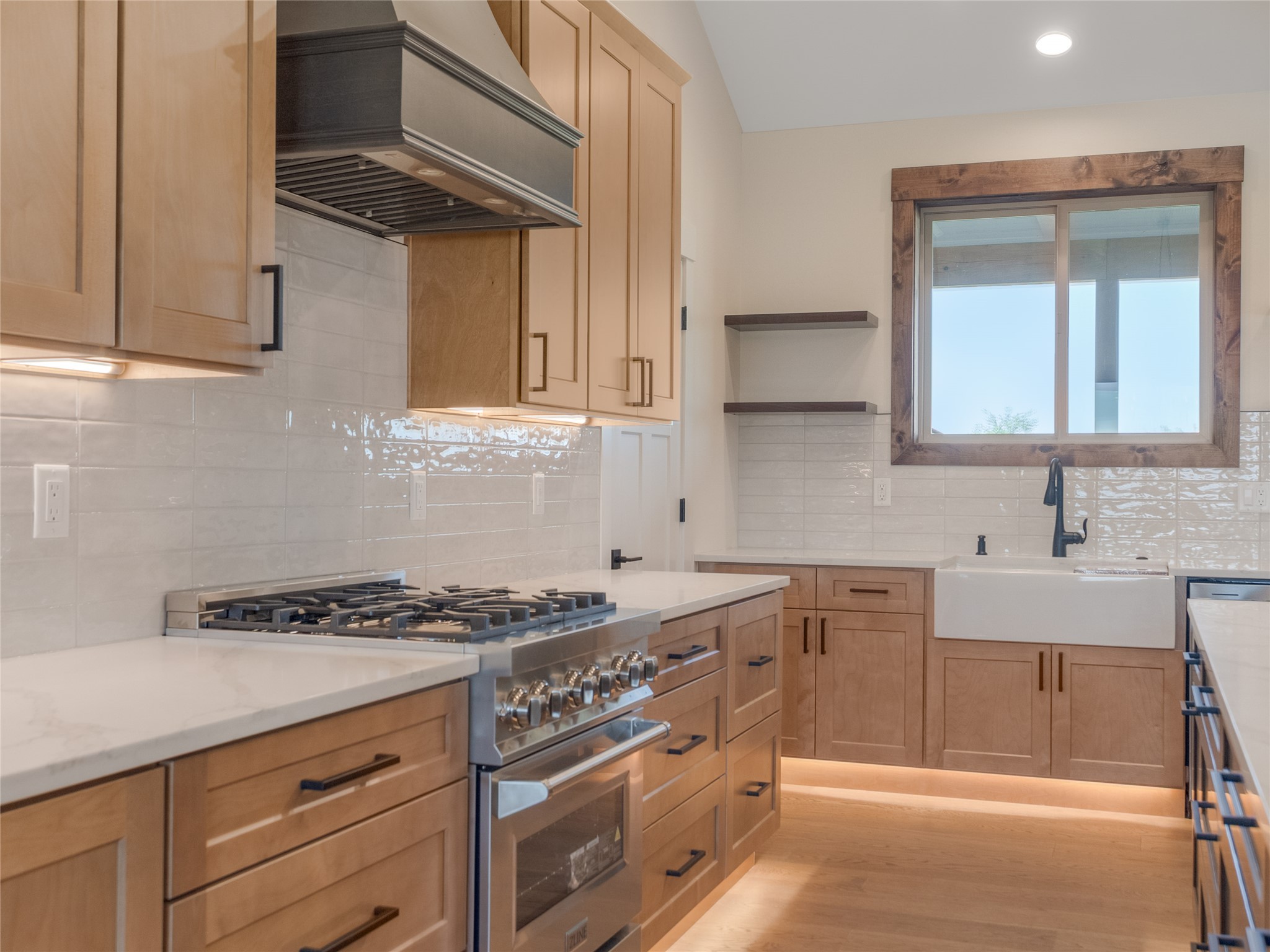 375 Jefferson Street Property Photo 9