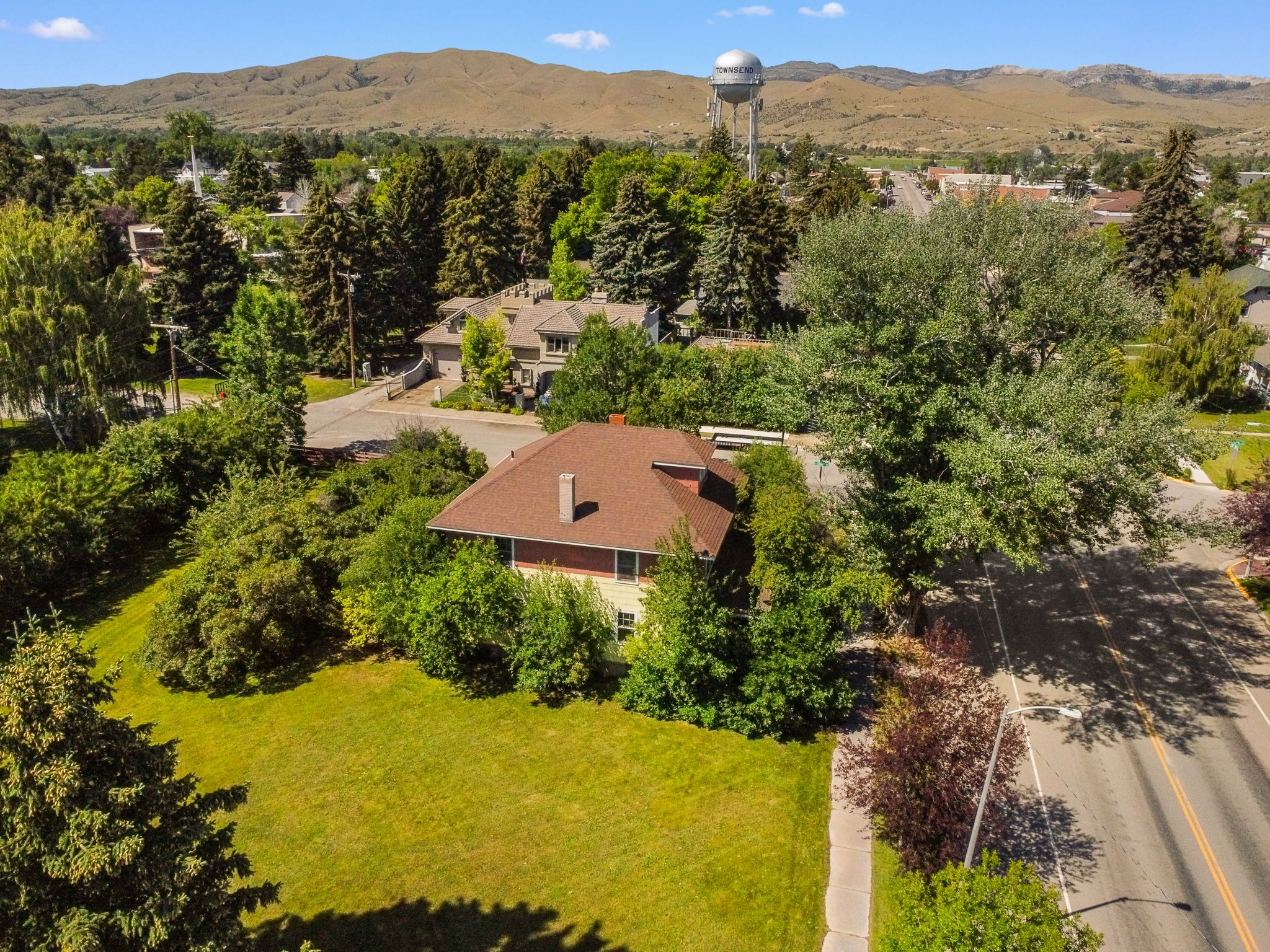 702 Broadway Street Property Photo
