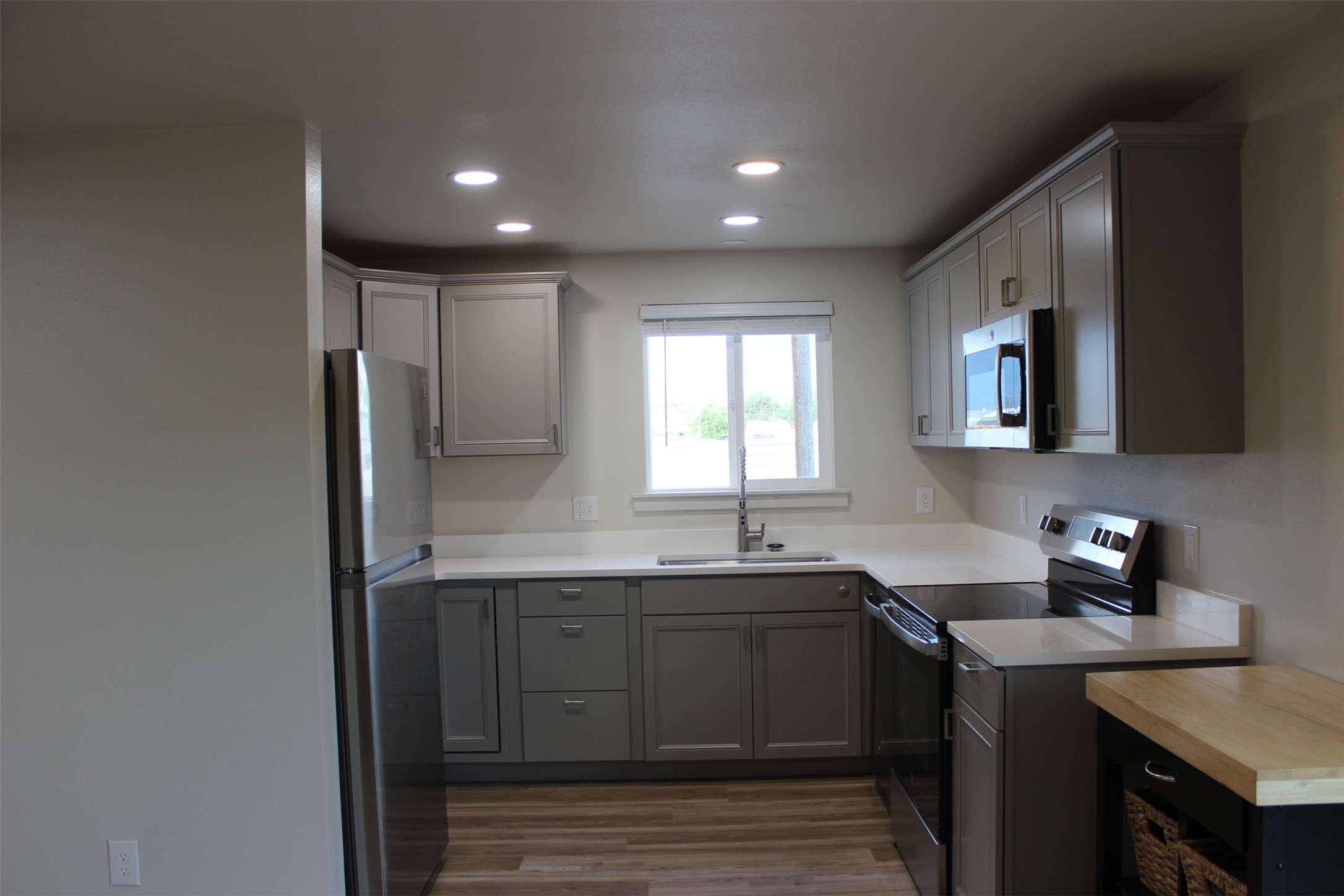 908 2nd Street W 7 Property Photo 6