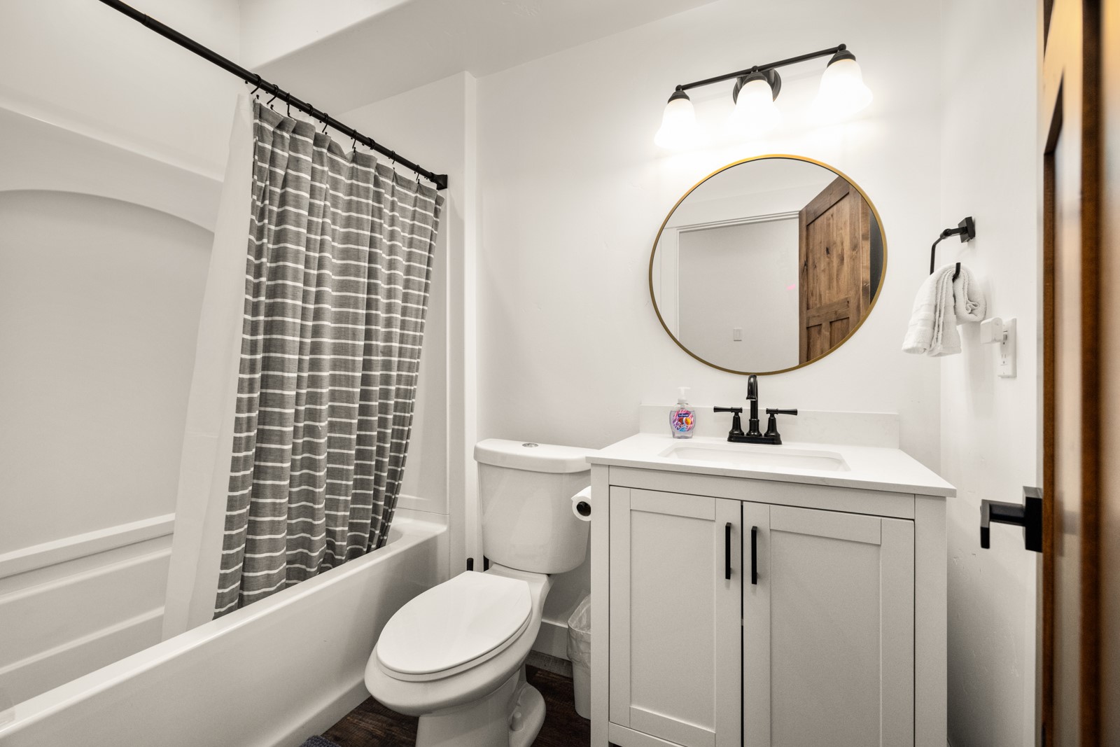 3827 Alpine Glow Avenue B Property Photo 45