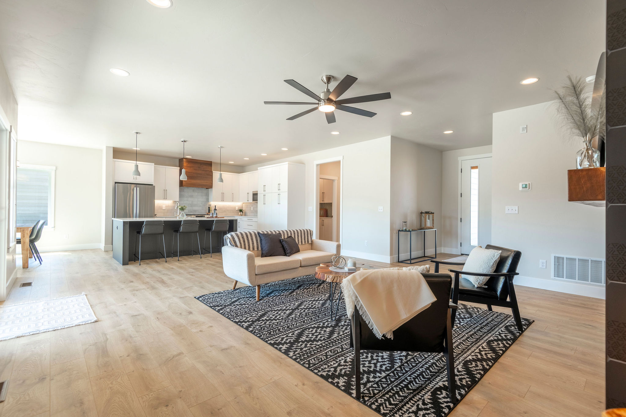 2867 Sarah Avenue Property Photo 2