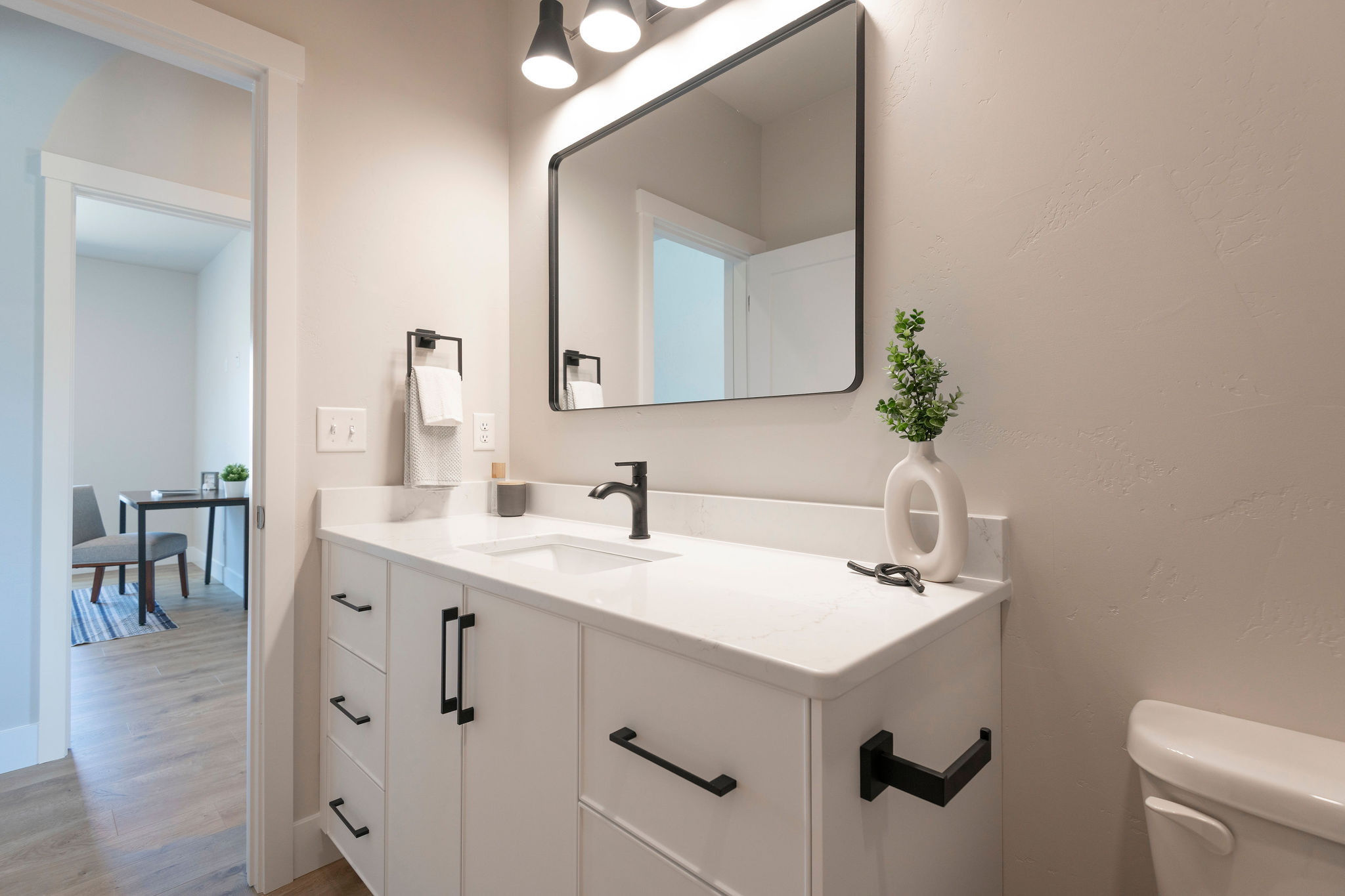 2867 Sarah Avenue Property Photo 24