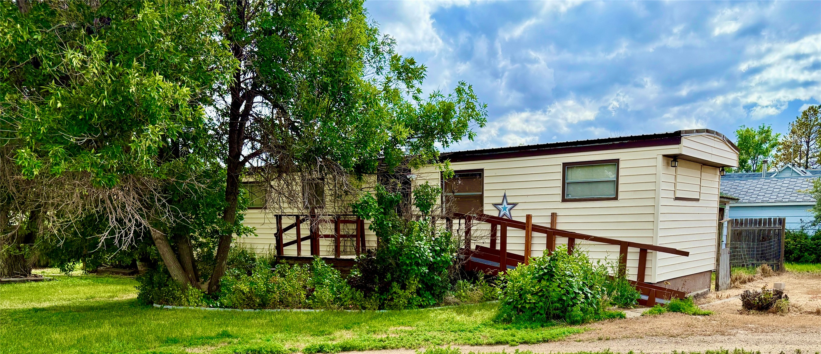 114 N 1st Street E Property Photo 1