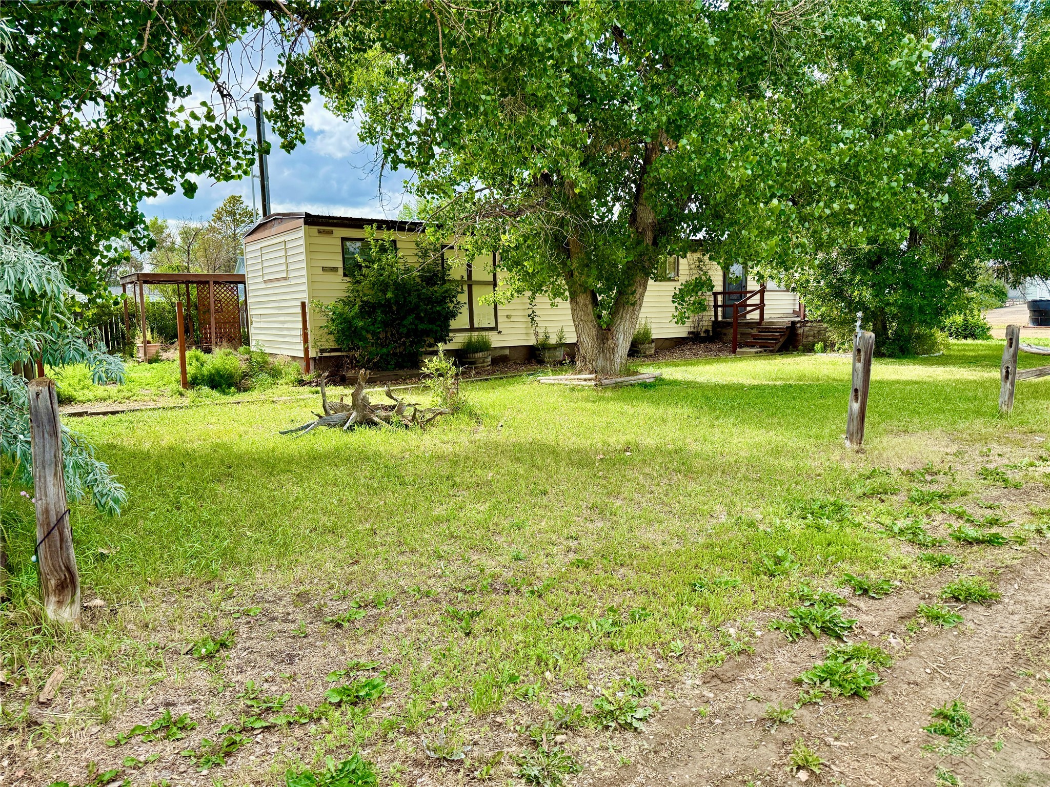 114 N 1st Street E Property Photo 2