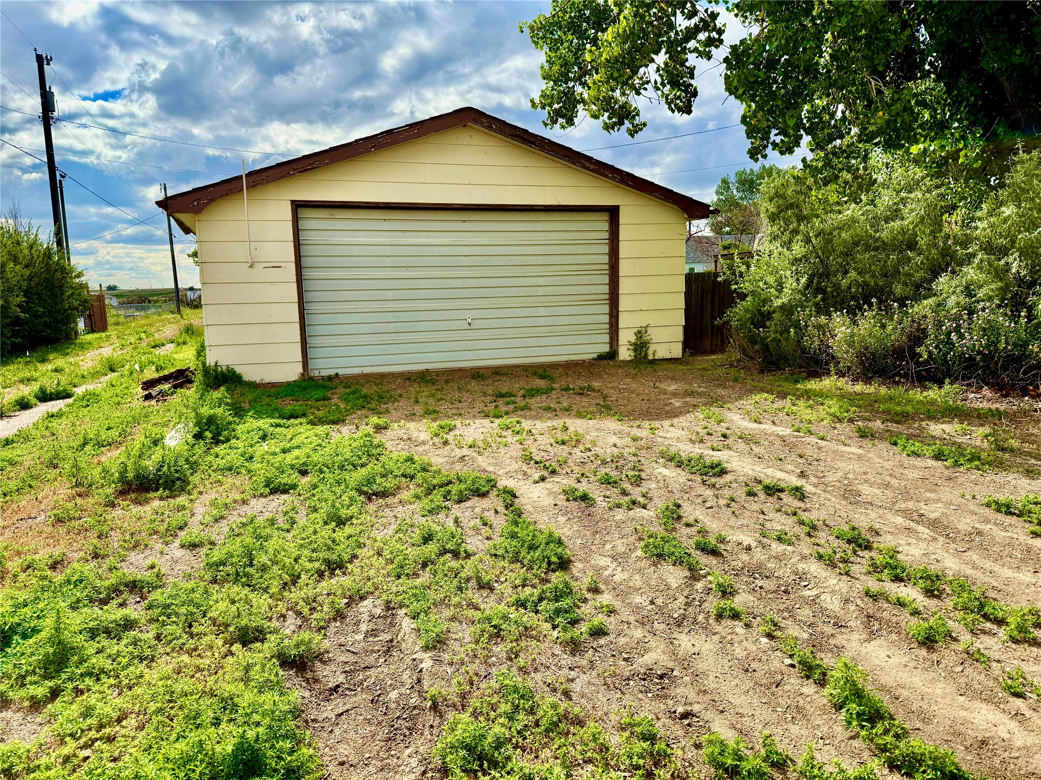 114 N 1st Street E Property Photo 3