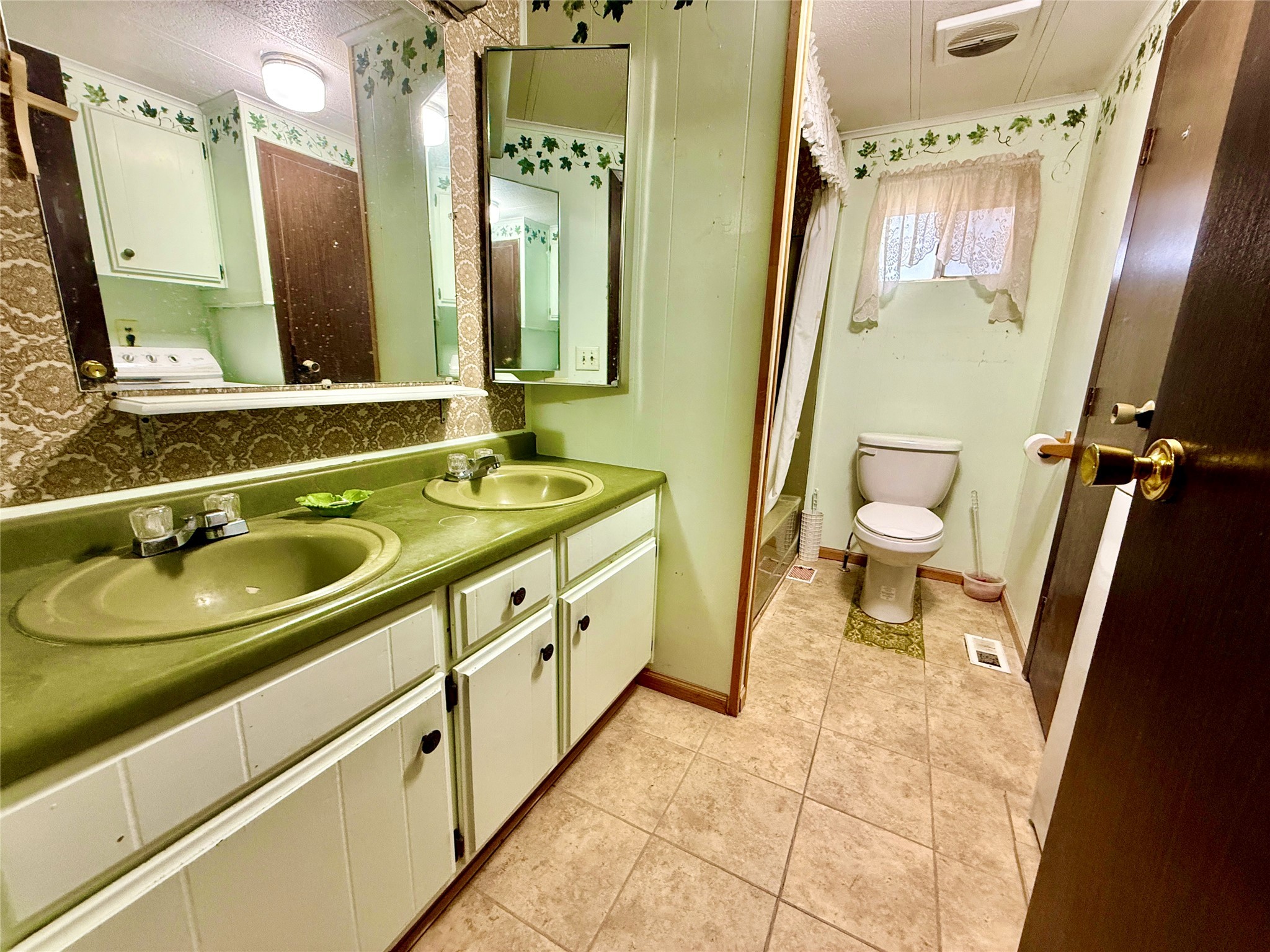 114 N 1st Street E Property Photo 20