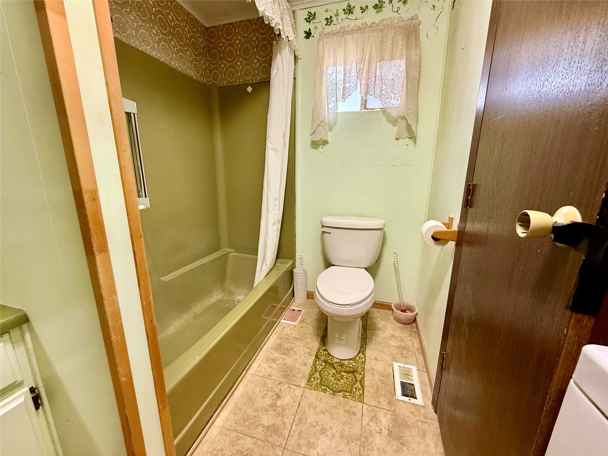 114 N 1st Street E Property Photo 21