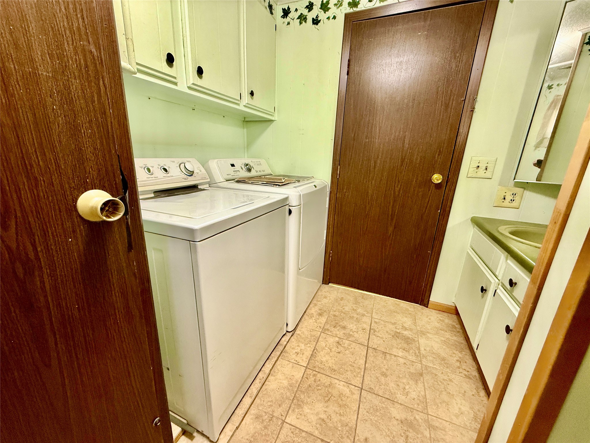 114 N 1st Street E Property Photo 22