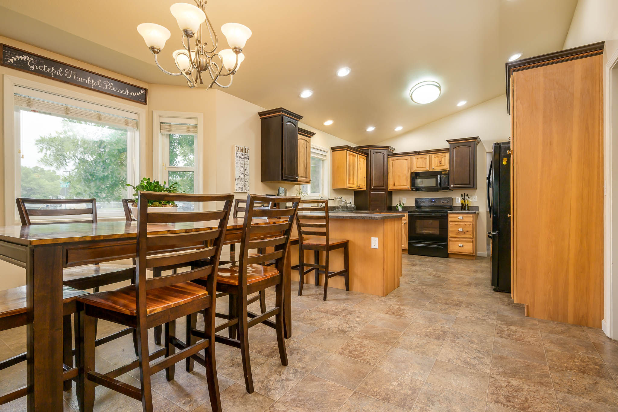 801 E 4th Street Property Photo 4