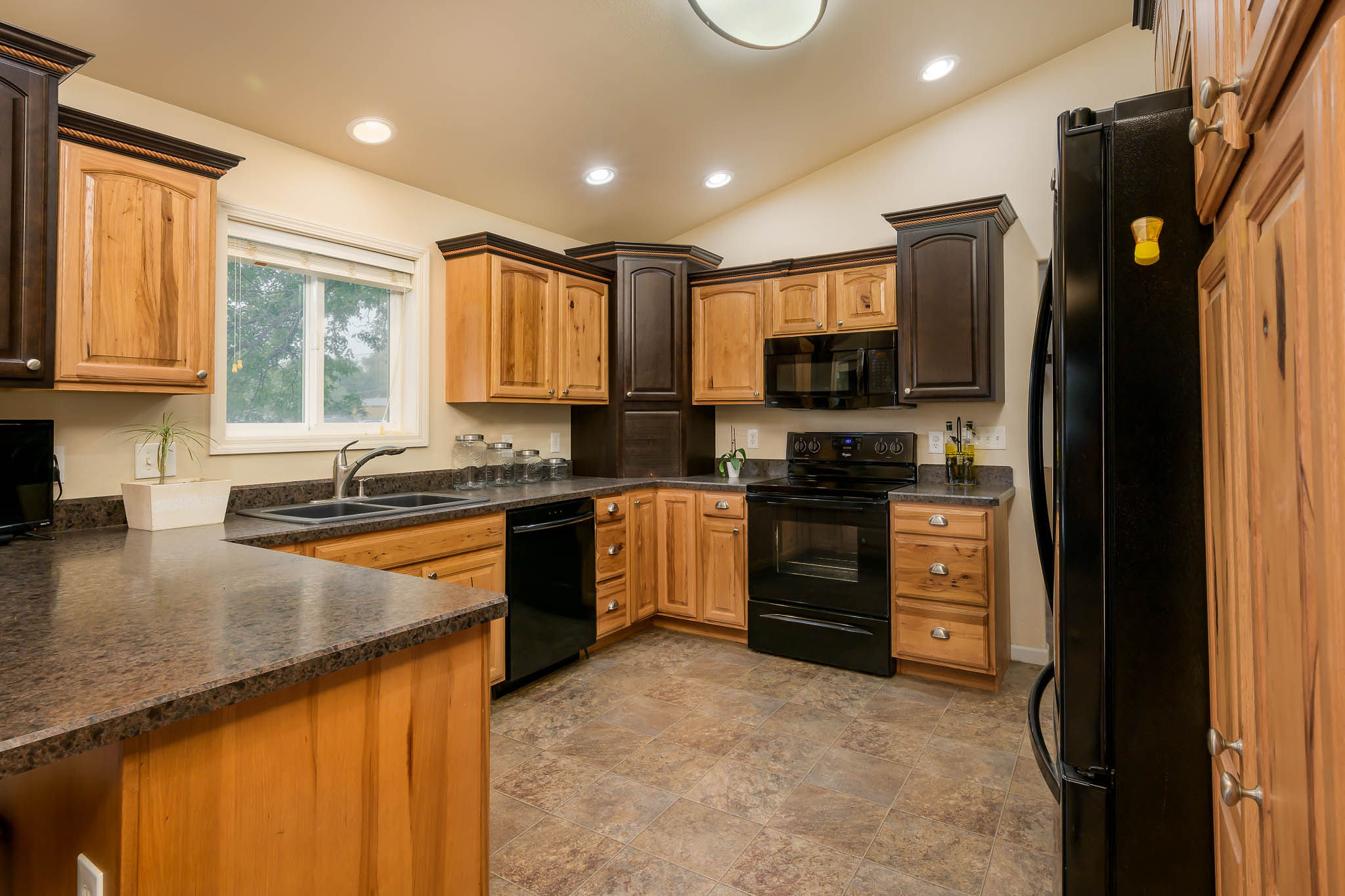 801 E 4th Street Property Photo 6