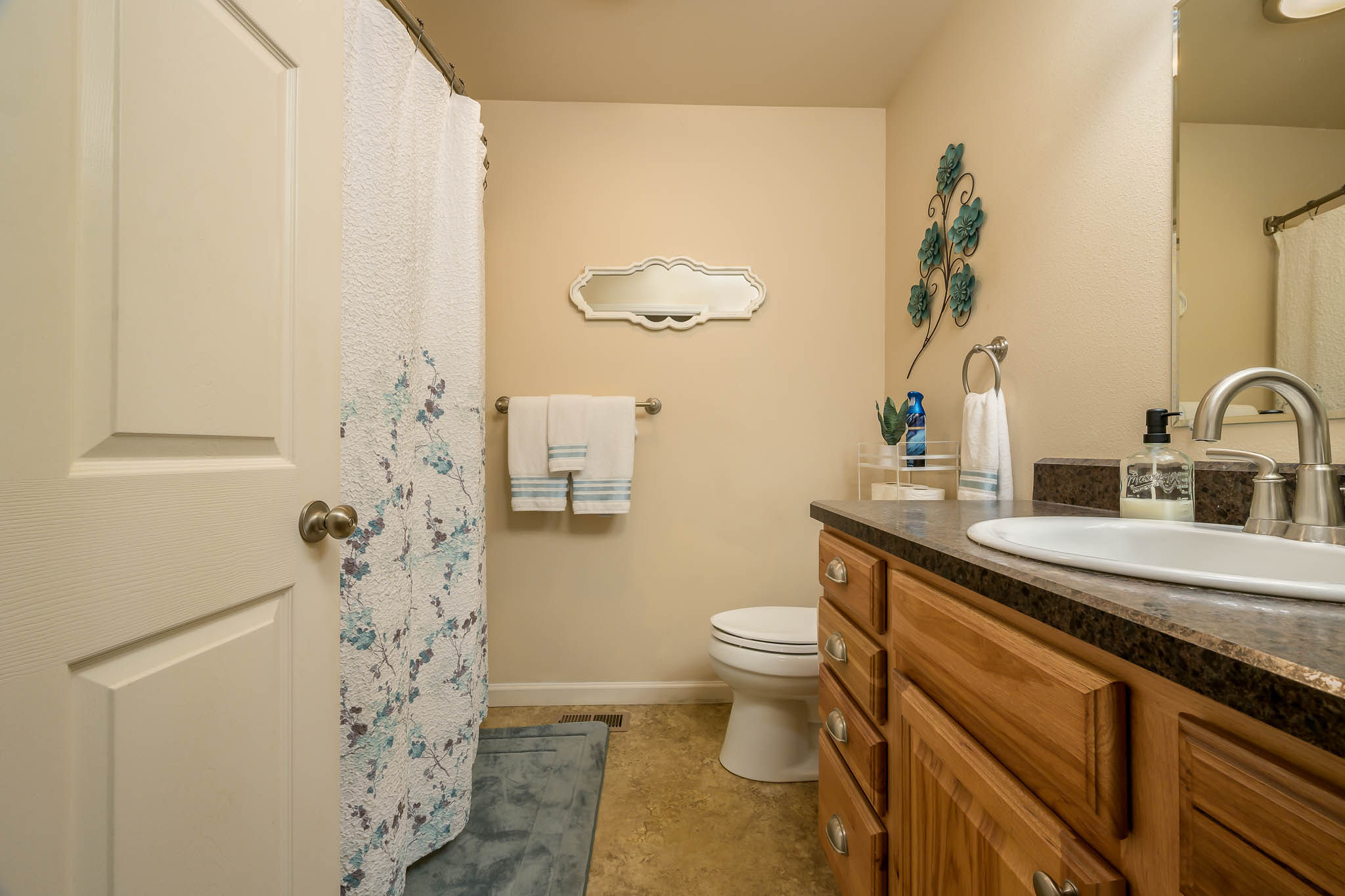 801 E 4th Street Property Photo 10