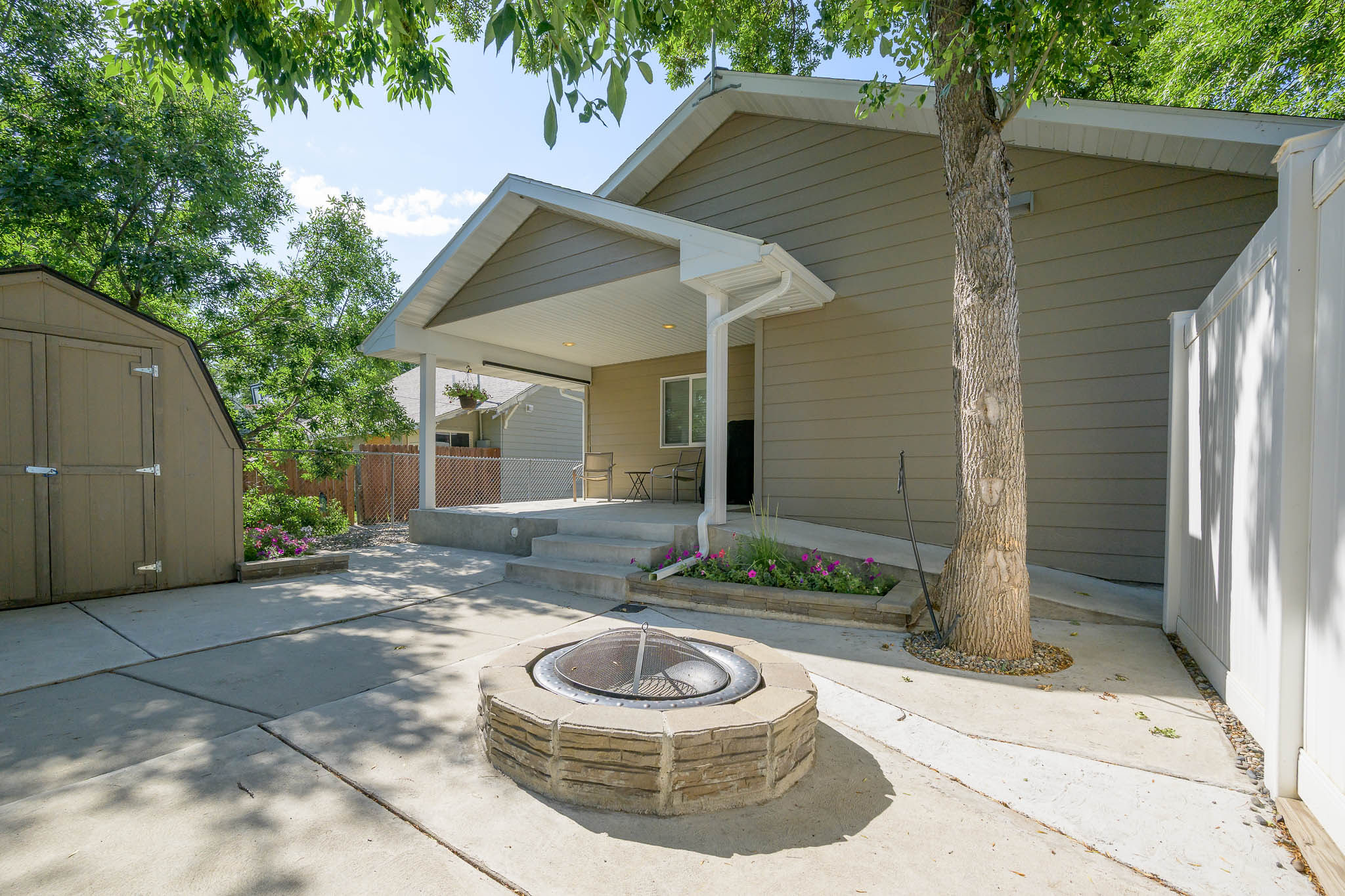 801 E 4th Street Property Photo 14