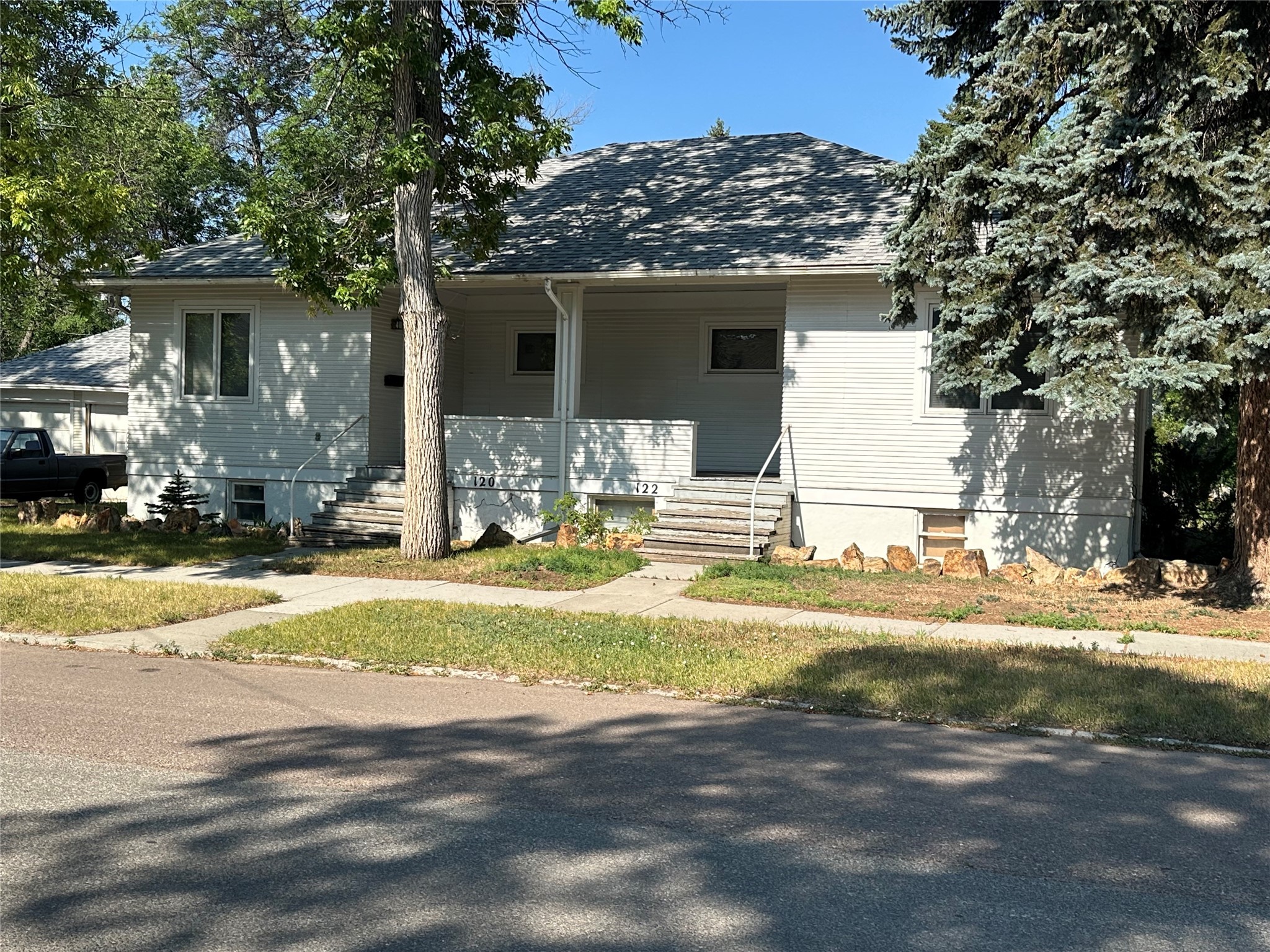 120 & 122 18th Street N Property Photo 1