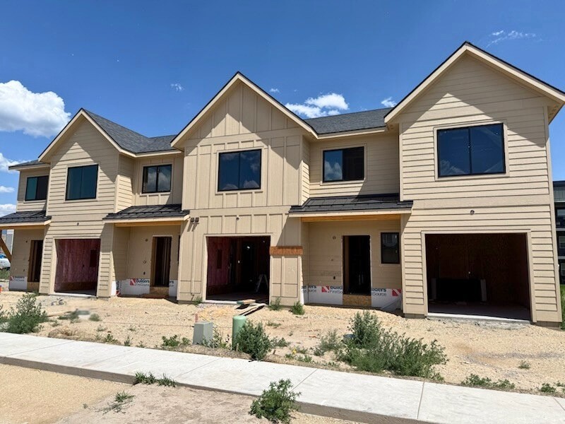 2750 Riata Road C Property Photo