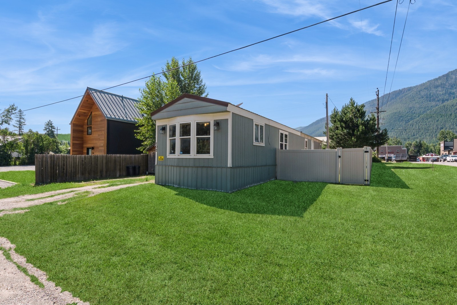 102 1st Avenue Ne Property Photo 1