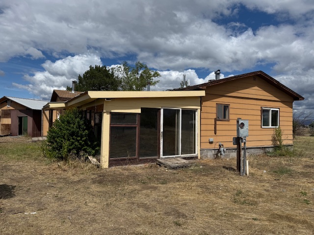 1189 E Lewis Street Property Photo 1