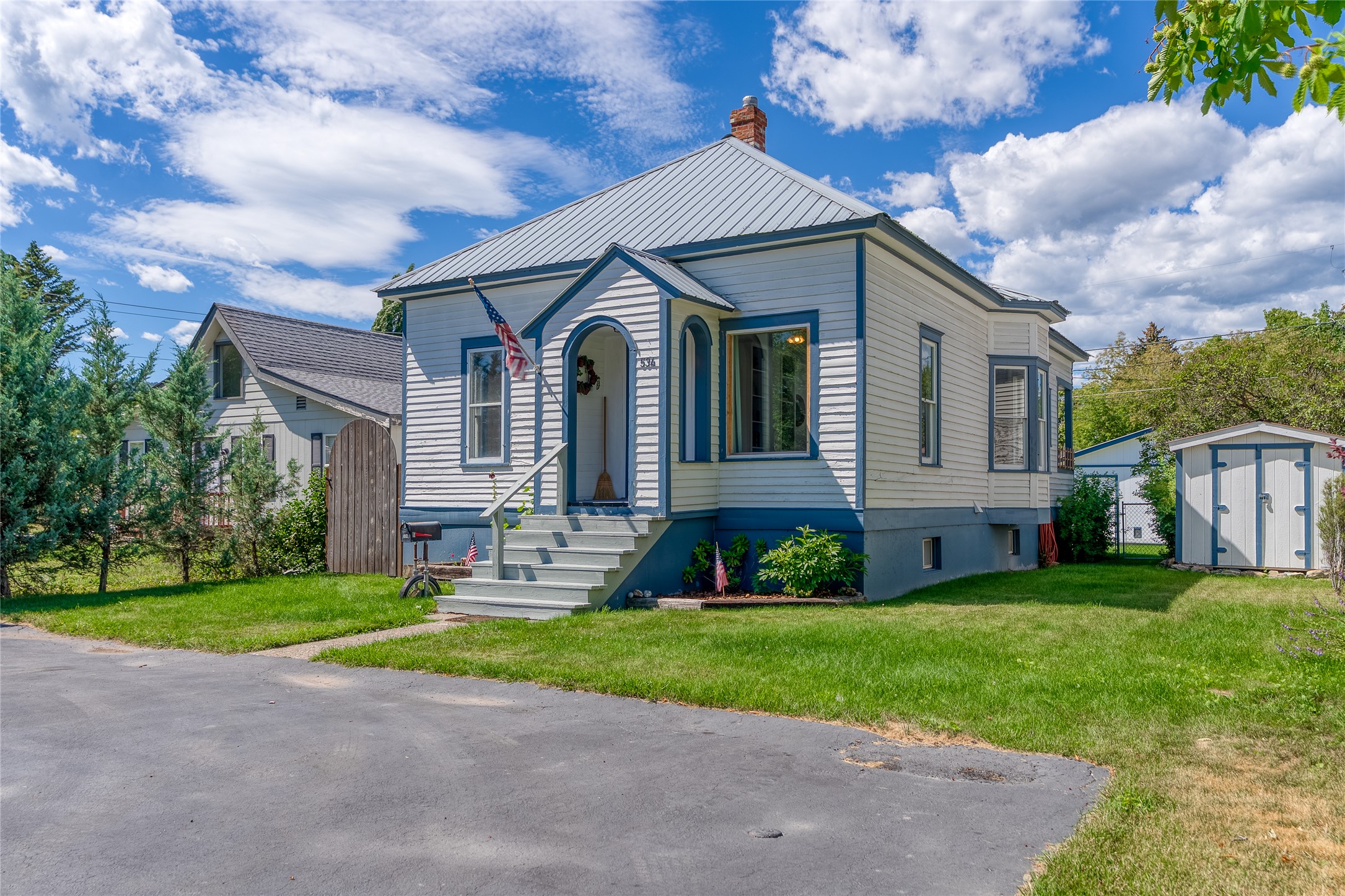 534 9th Avenue W Property Photo 1