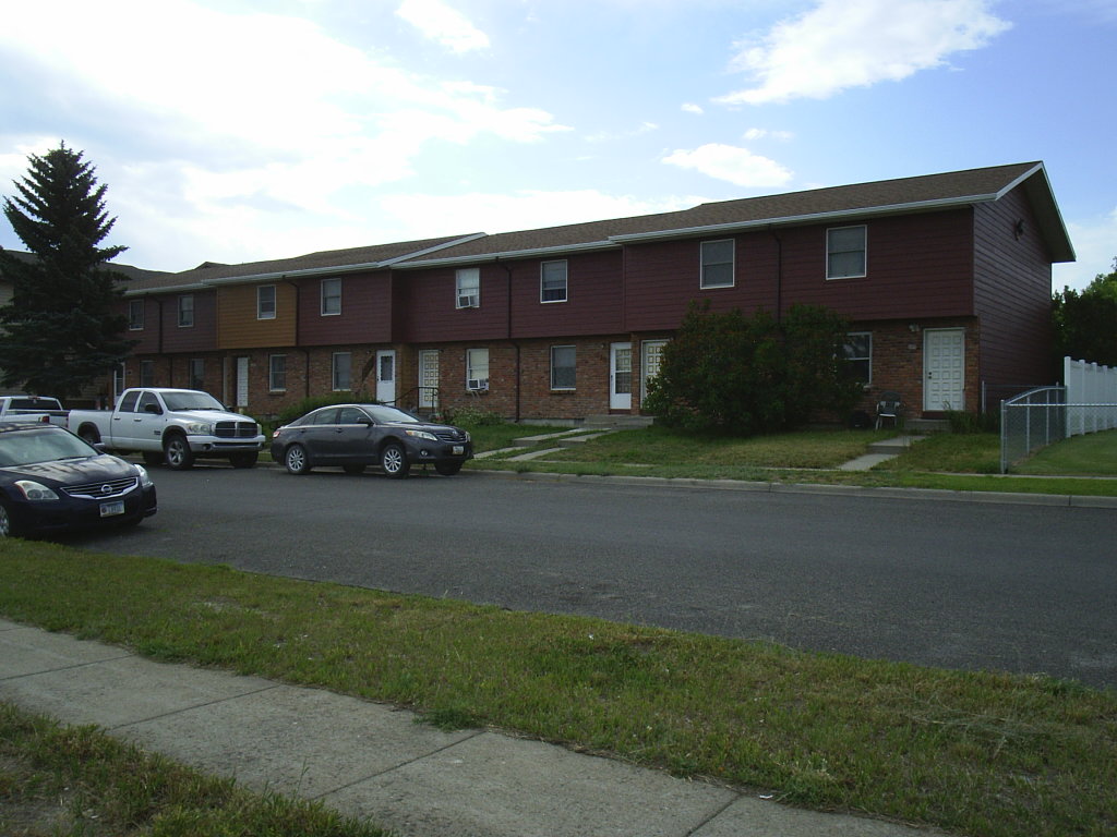 911 Hialeah Court Property Photo 1