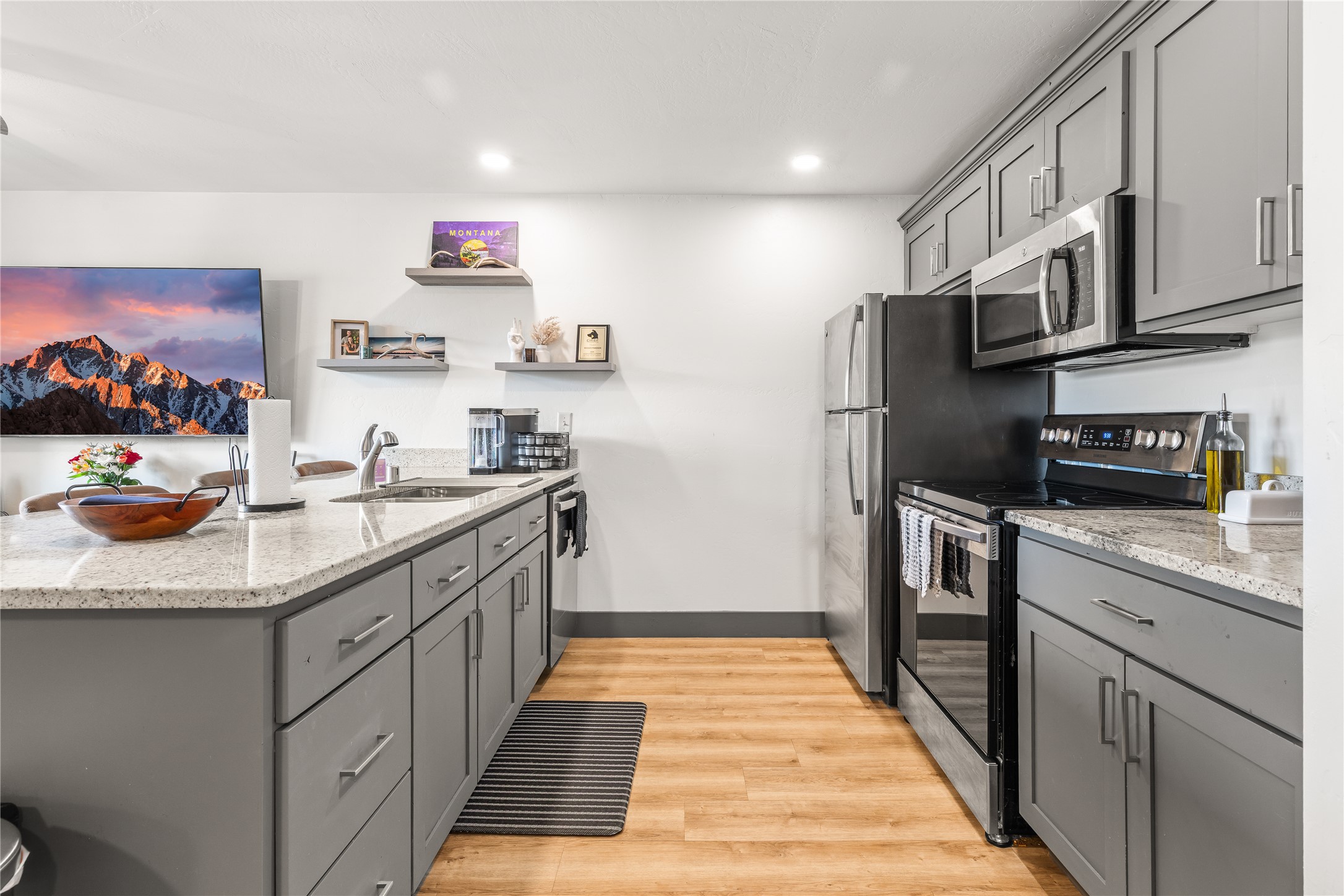 1245 Waverly Street 205 Property Photo 2