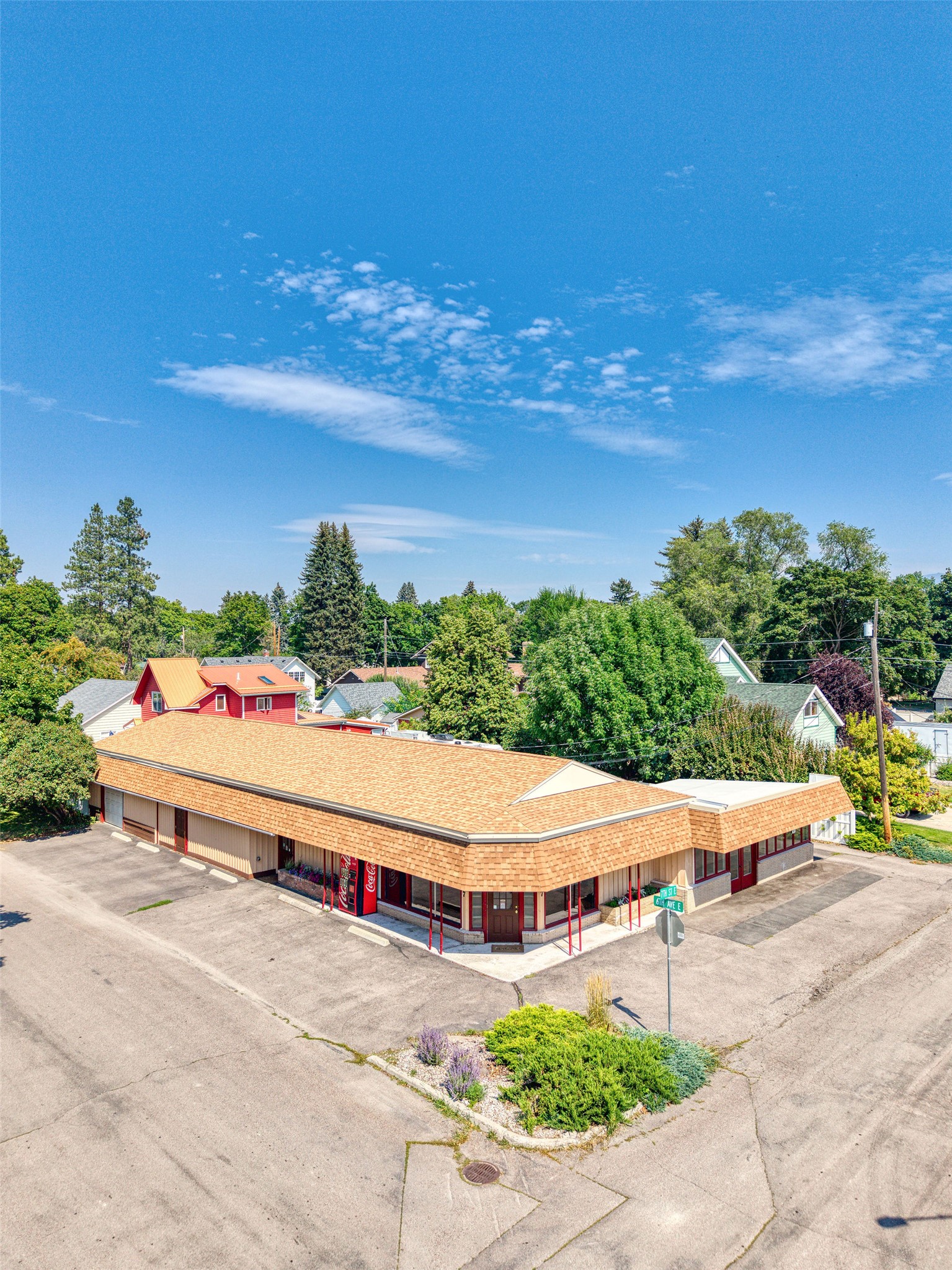 647 6th Avenue E Property Photo 2
