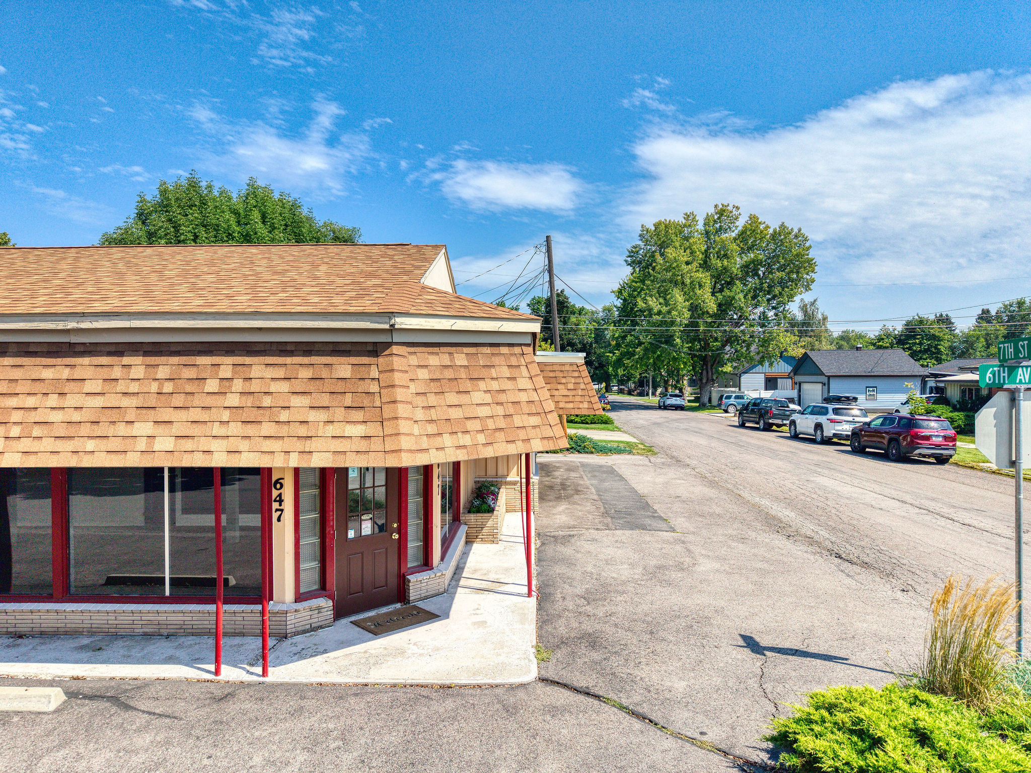 647 6th Avenue E Property Photo 4