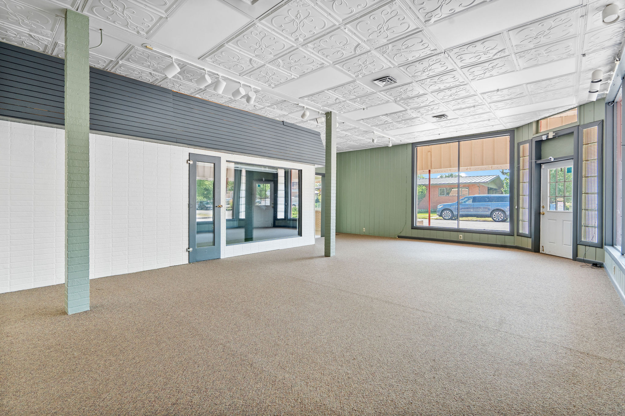647 6th Avenue E Property Photo 6