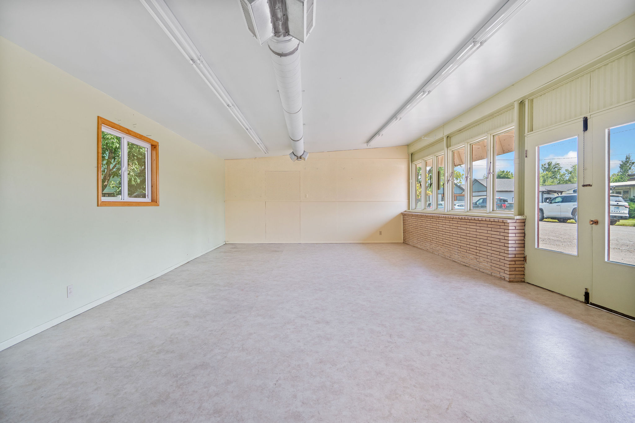 647 6th Avenue E Property Photo 8