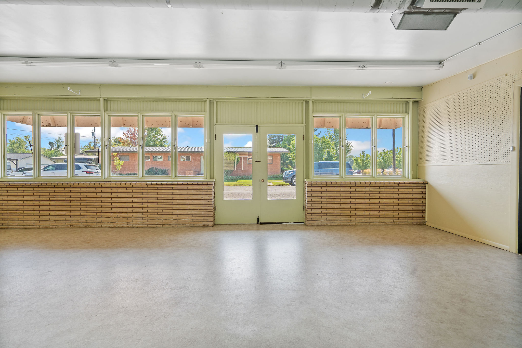 647 6th Avenue E Property Photo 9