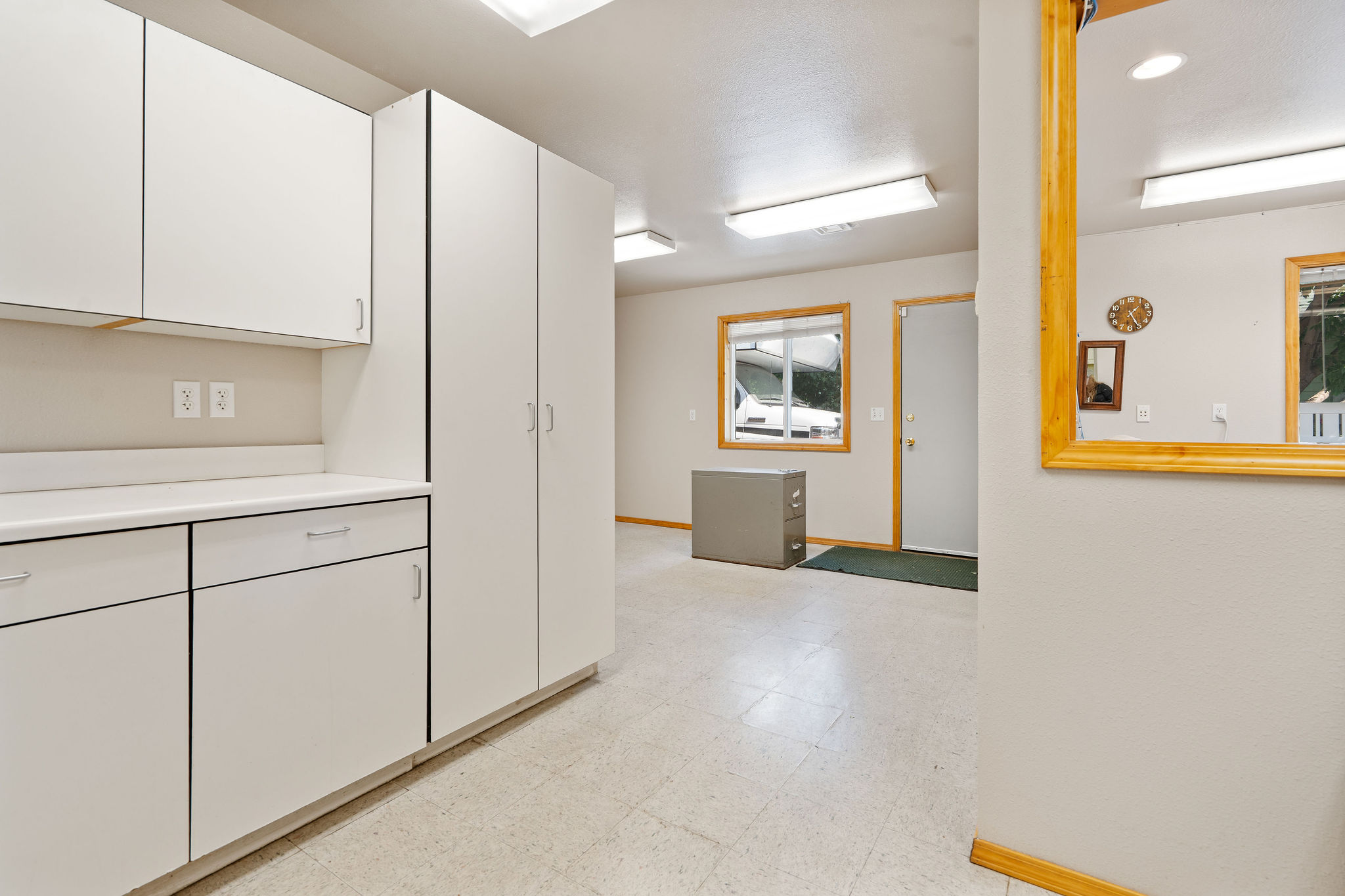 647 6th Avenue E Property Photo 16