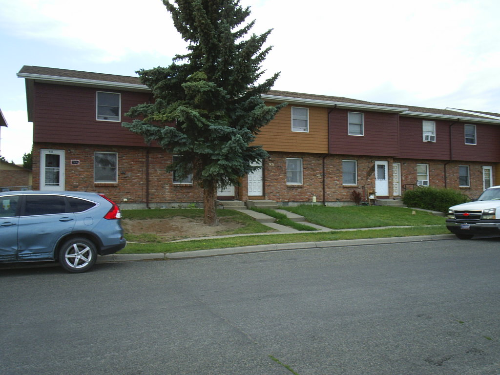 919 Hialeah Court Property Photo 1