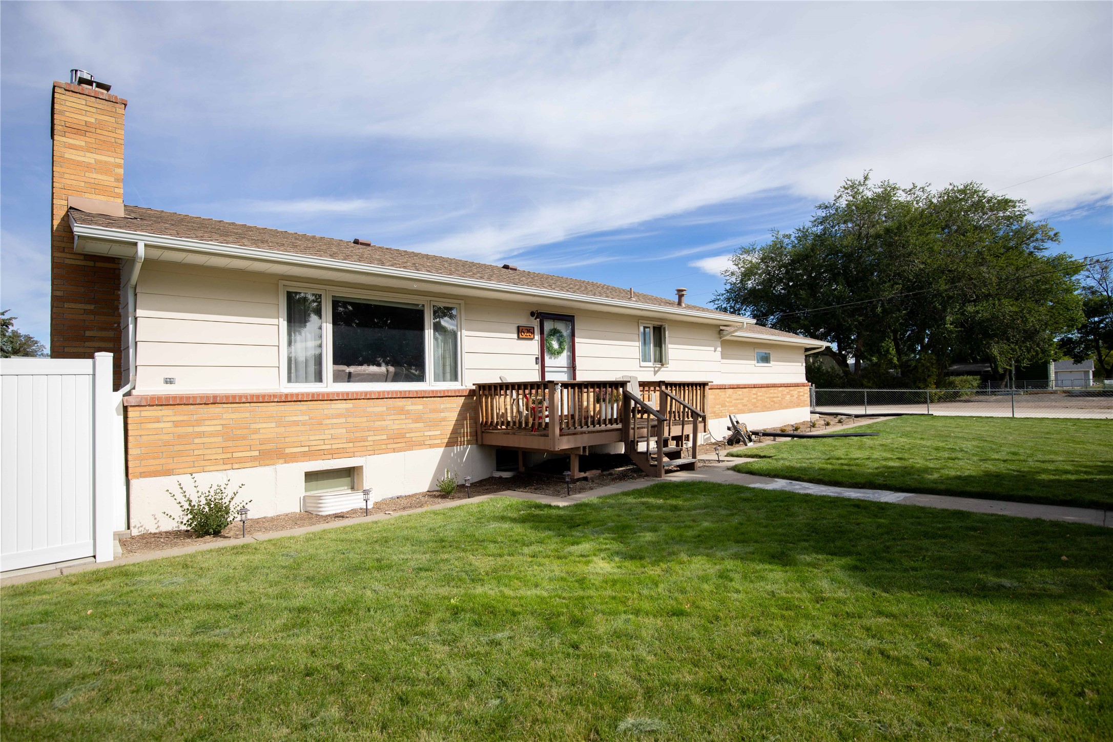 625 11th Street W Property Photo 1