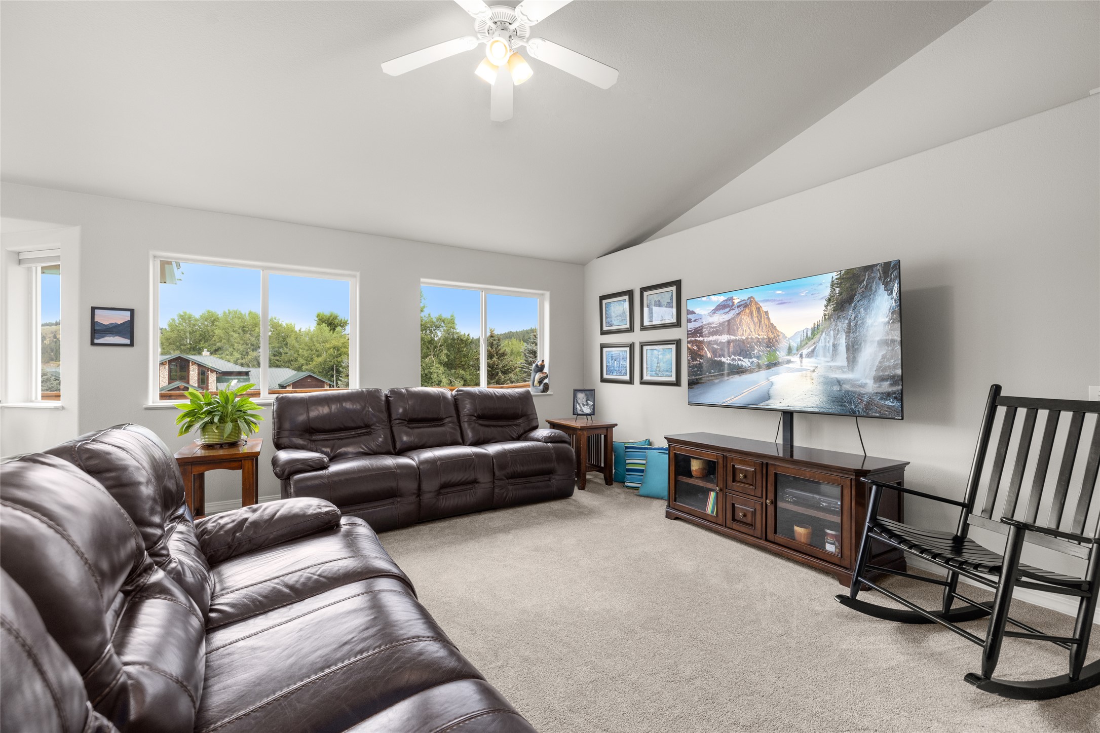 106 Rainbow Drive Property Photo 6