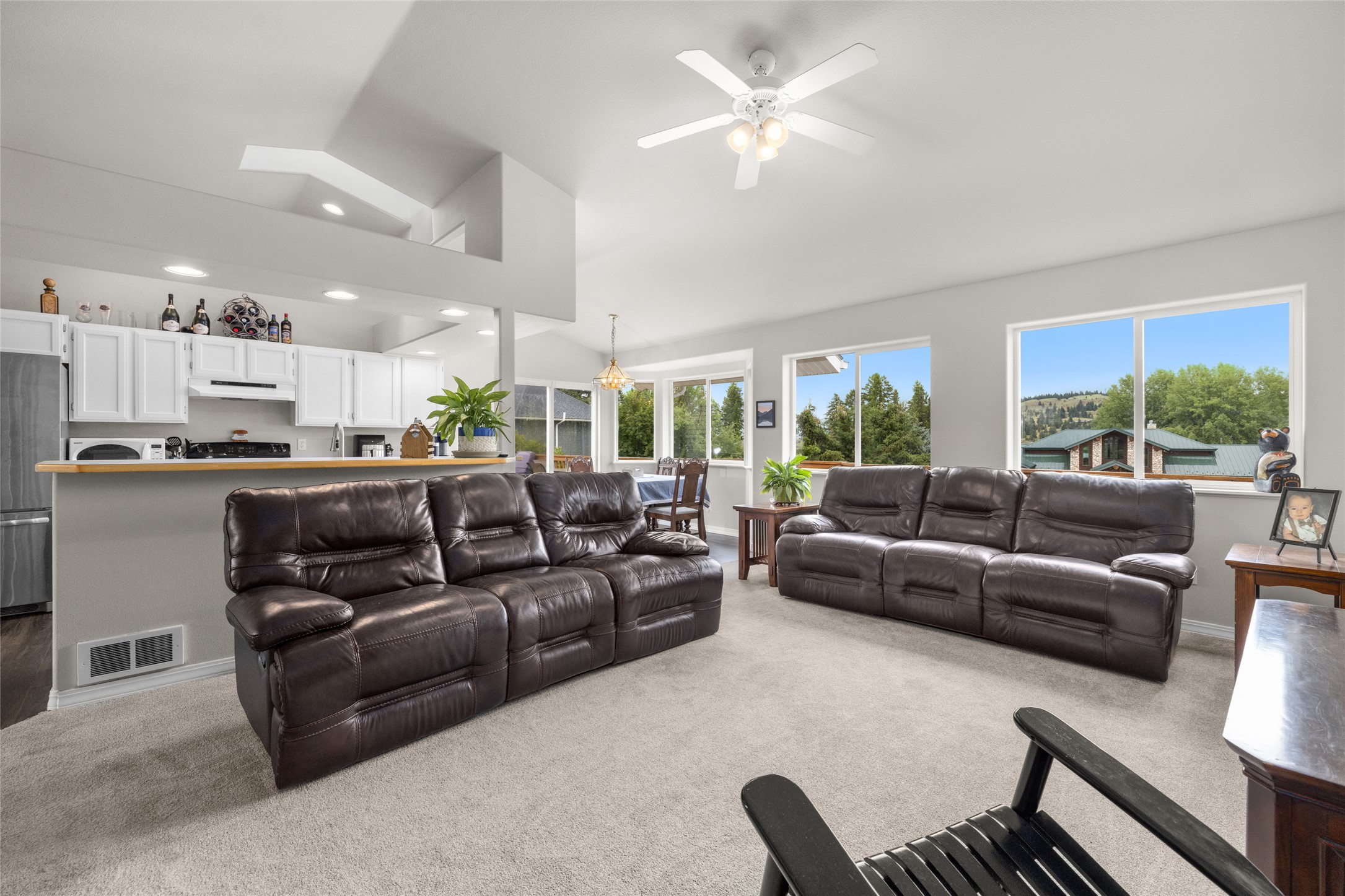 106 Rainbow Drive Property Photo 7