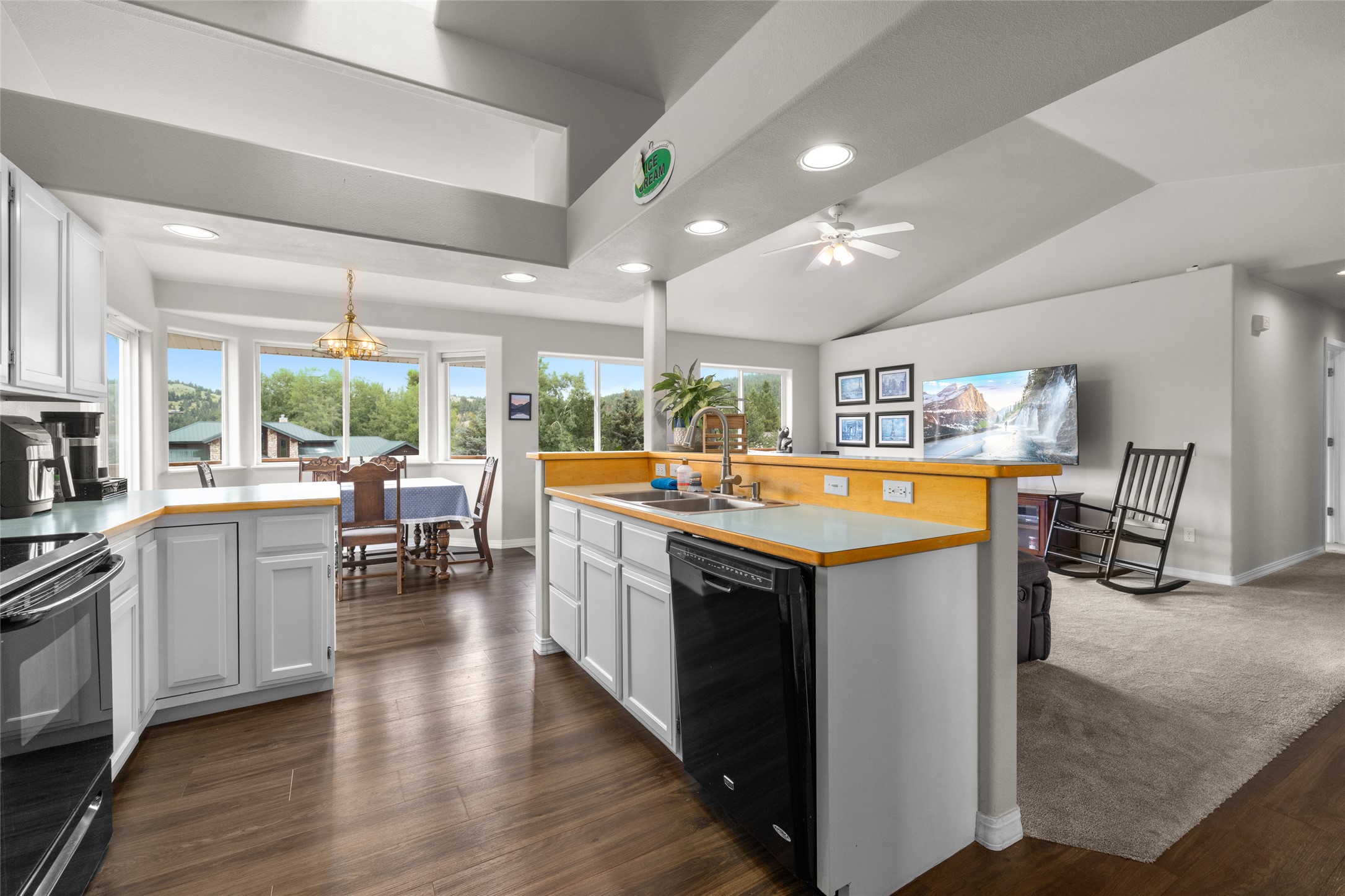 106 Rainbow Drive Property Photo 14